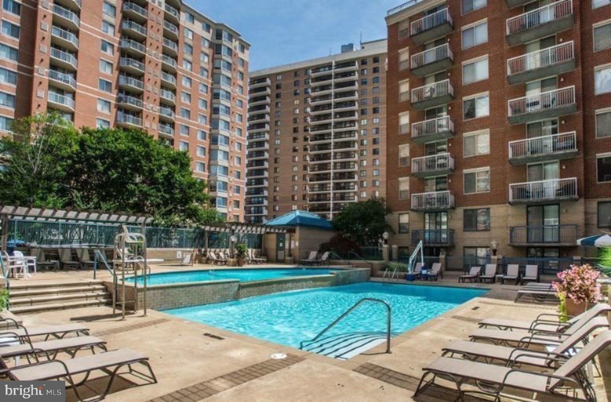 LEXINGTON SQUARE - Residential