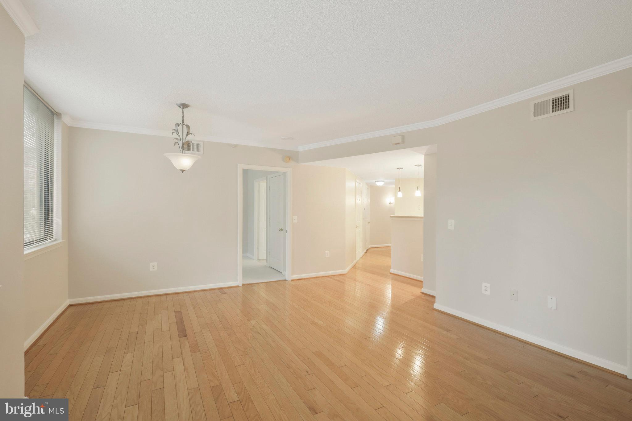LEXINGTON SQUARE - Residential