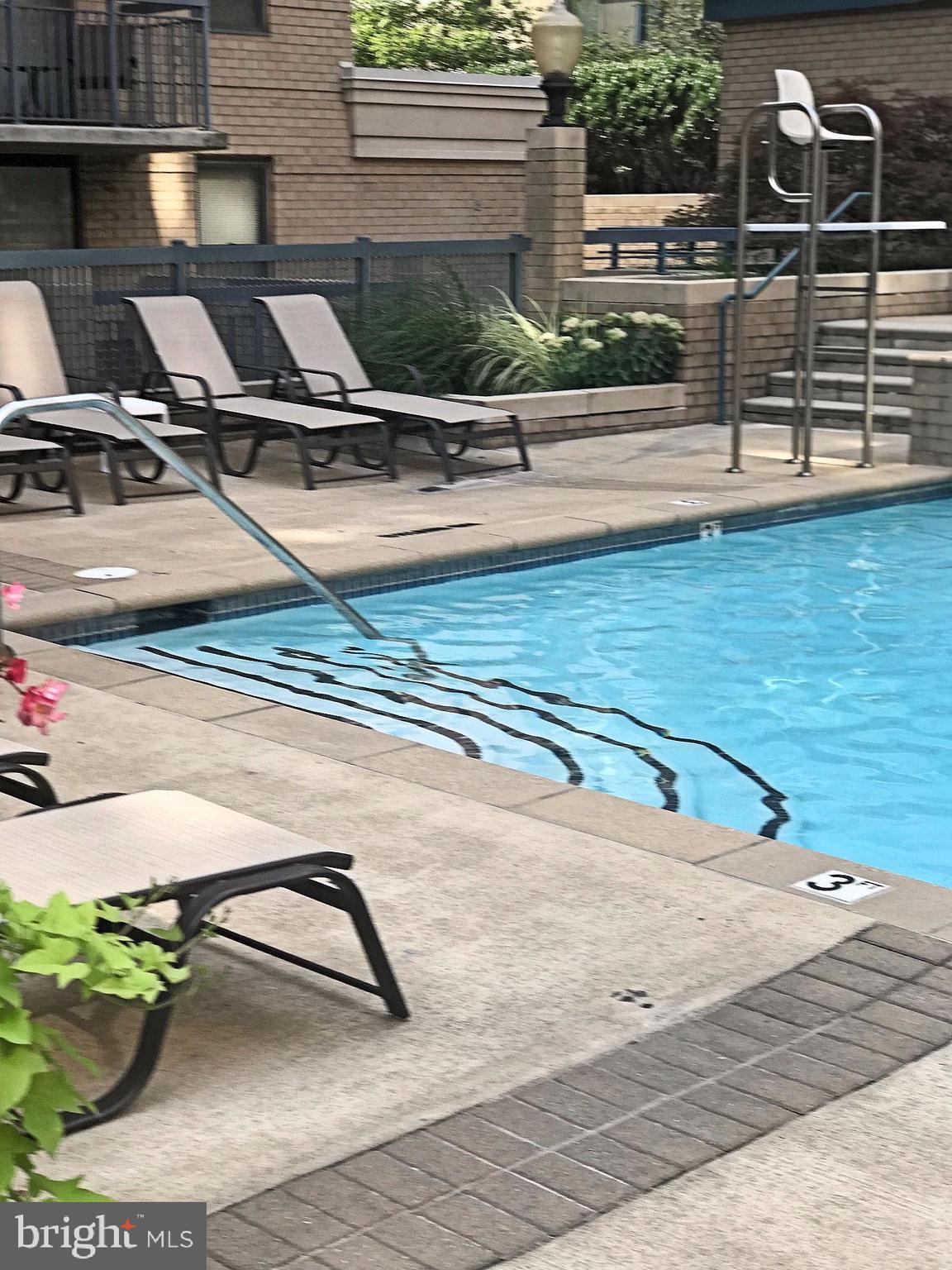 LEXINGTON SQUARE - Residential