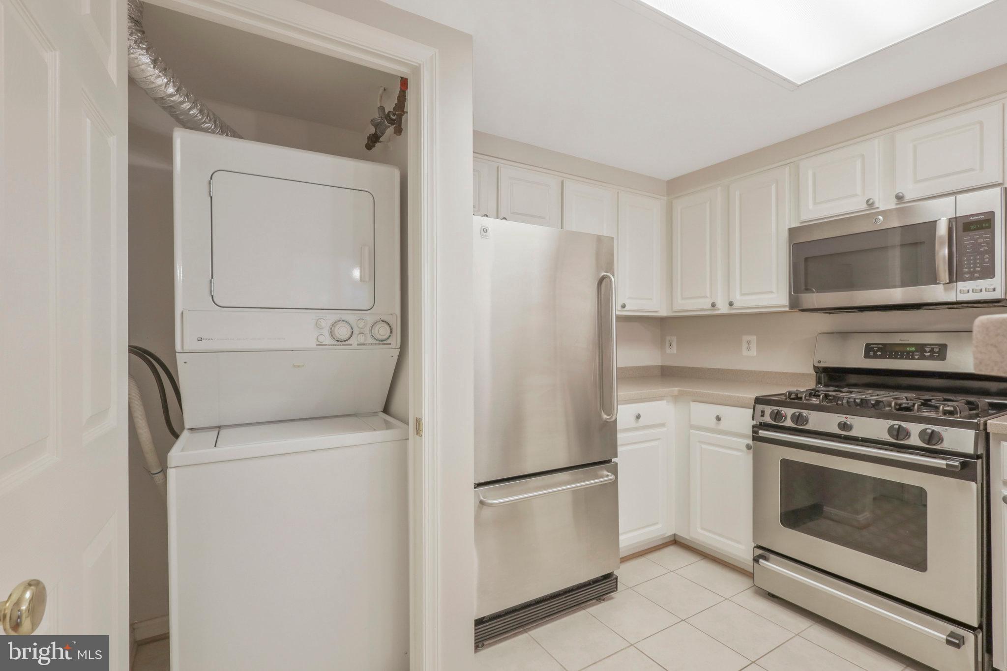 LEXINGTON SQUARE - Residential
