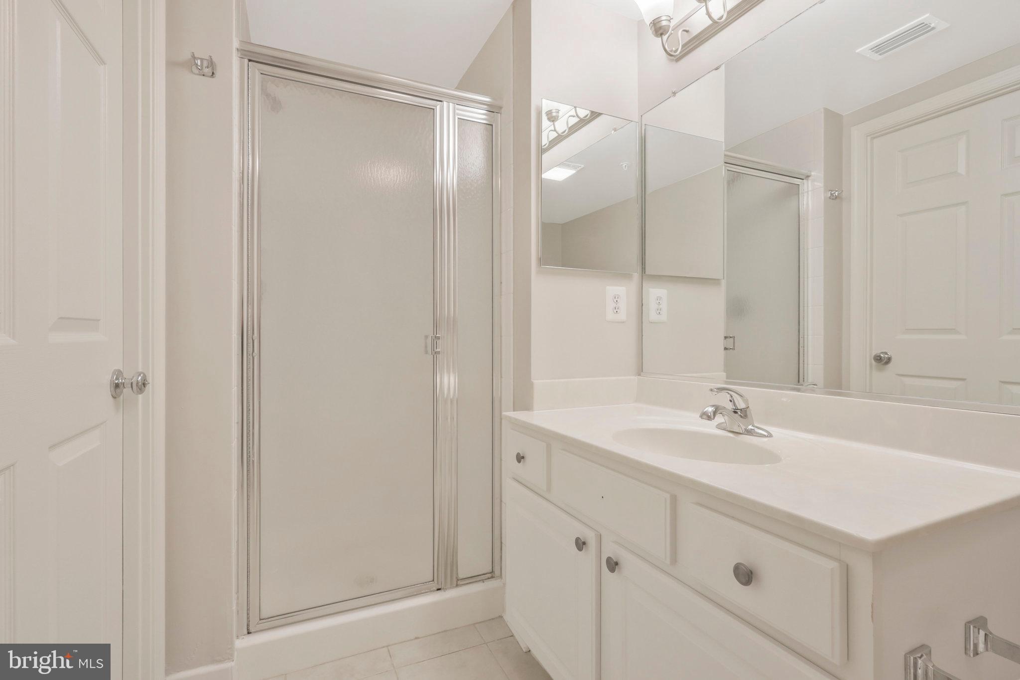 LEXINGTON SQUARE - Residential