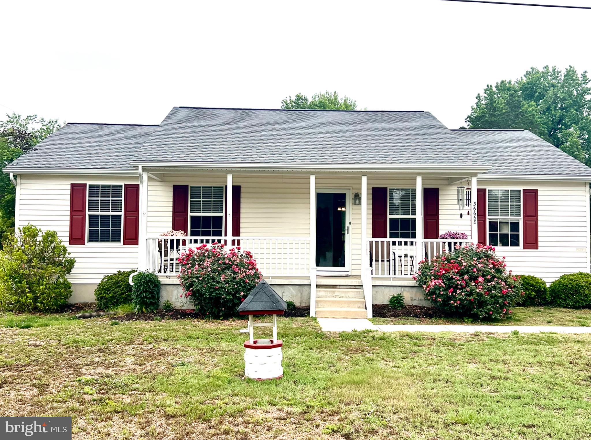 LONGVIEW BEACH - Residential