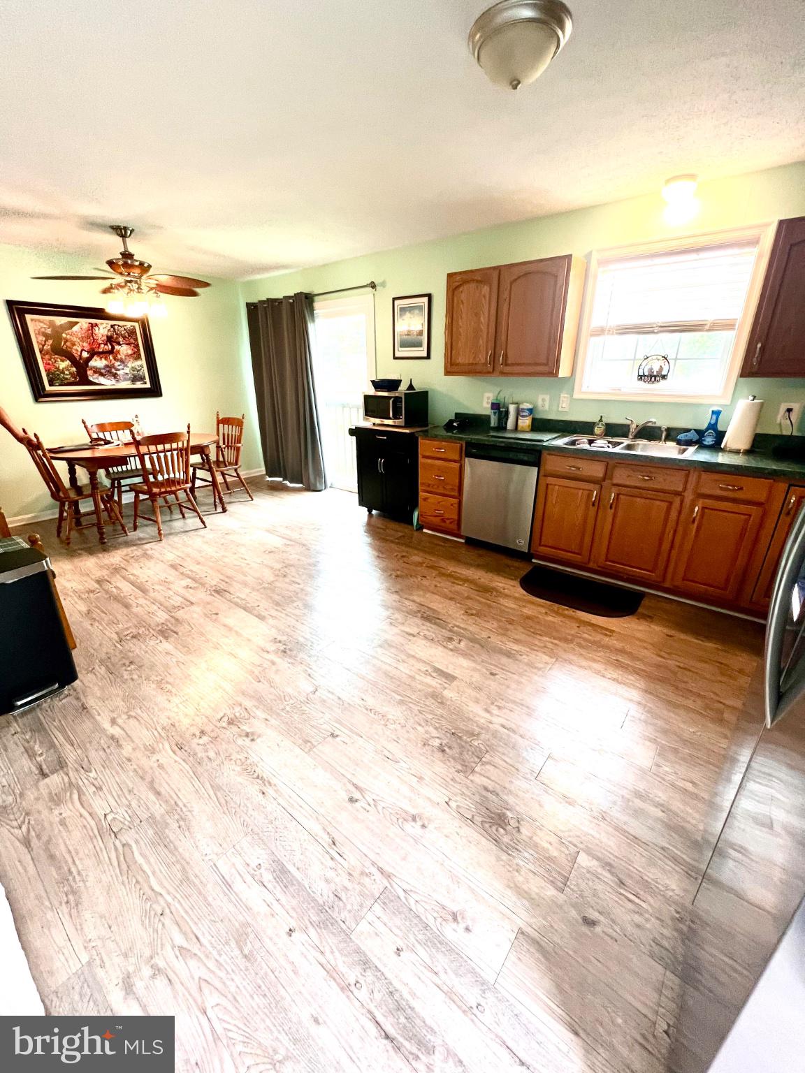 LONGVIEW BEACH - Residential