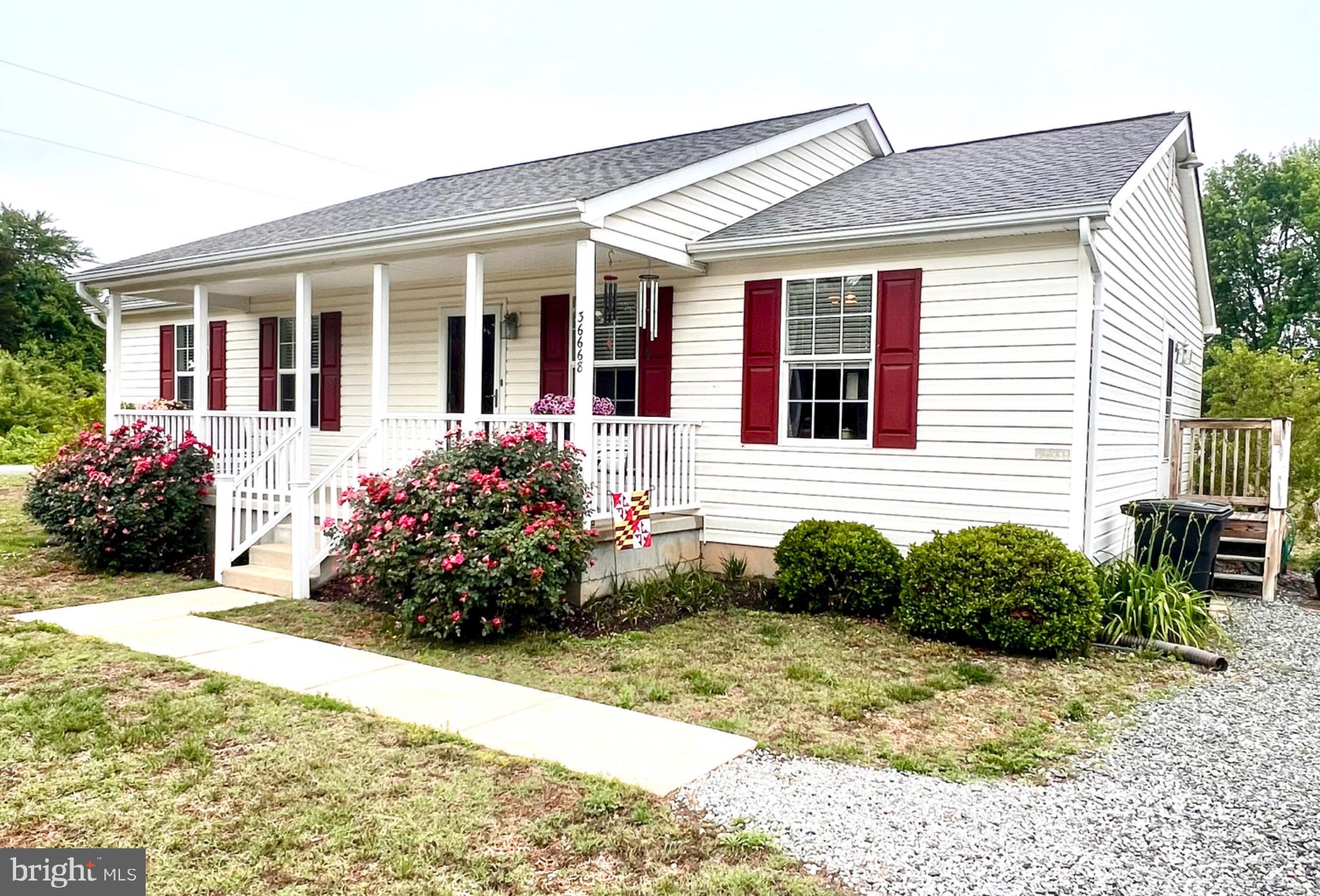 LONGVIEW BEACH - Residential