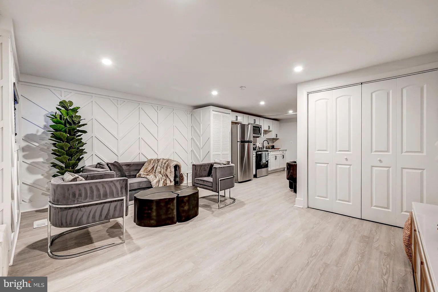 MOUNT VERNON PLACE HISTORIC DISTRICT - Residential Lease