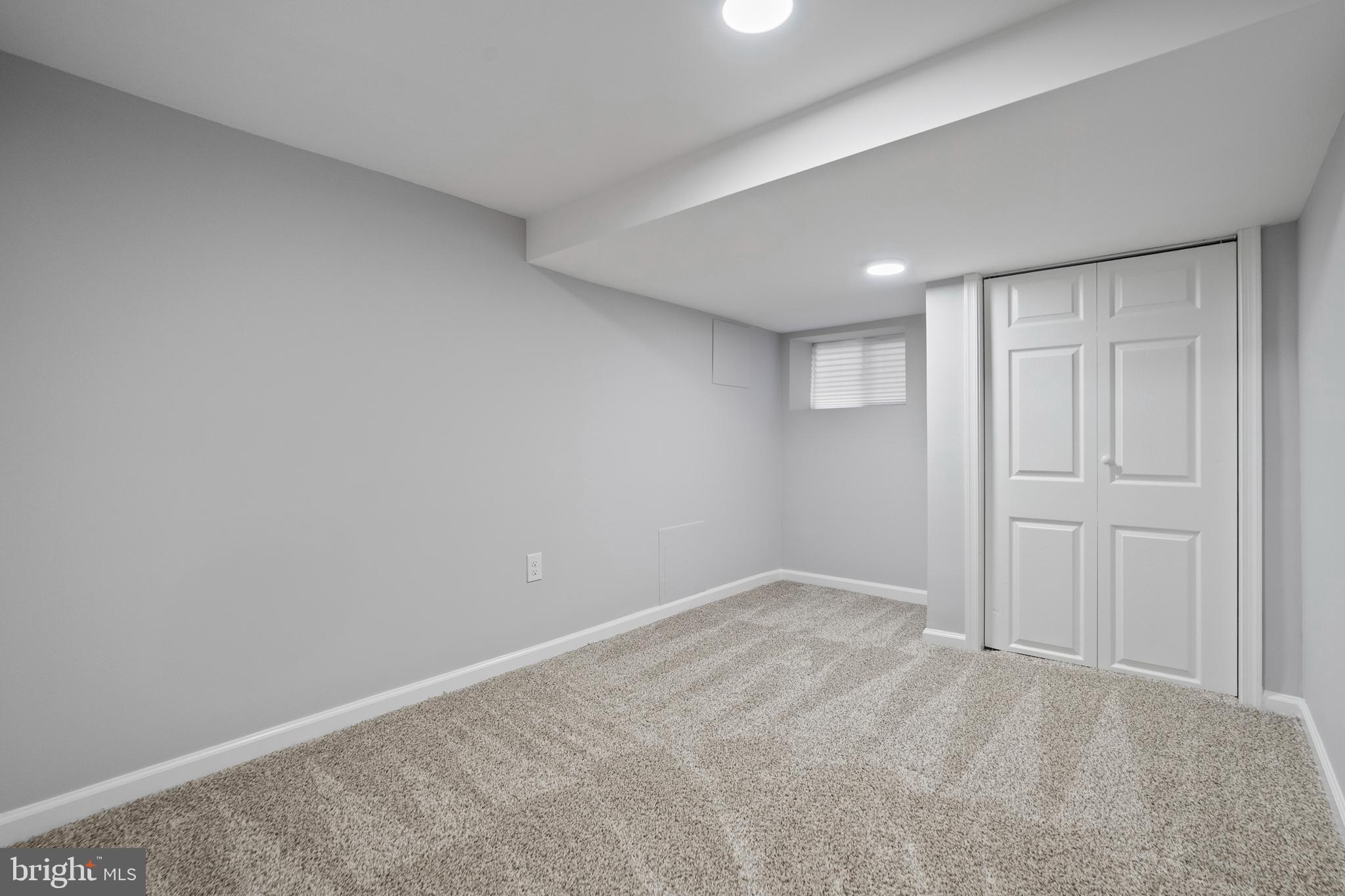 EVERGREEN LAWN - Residential