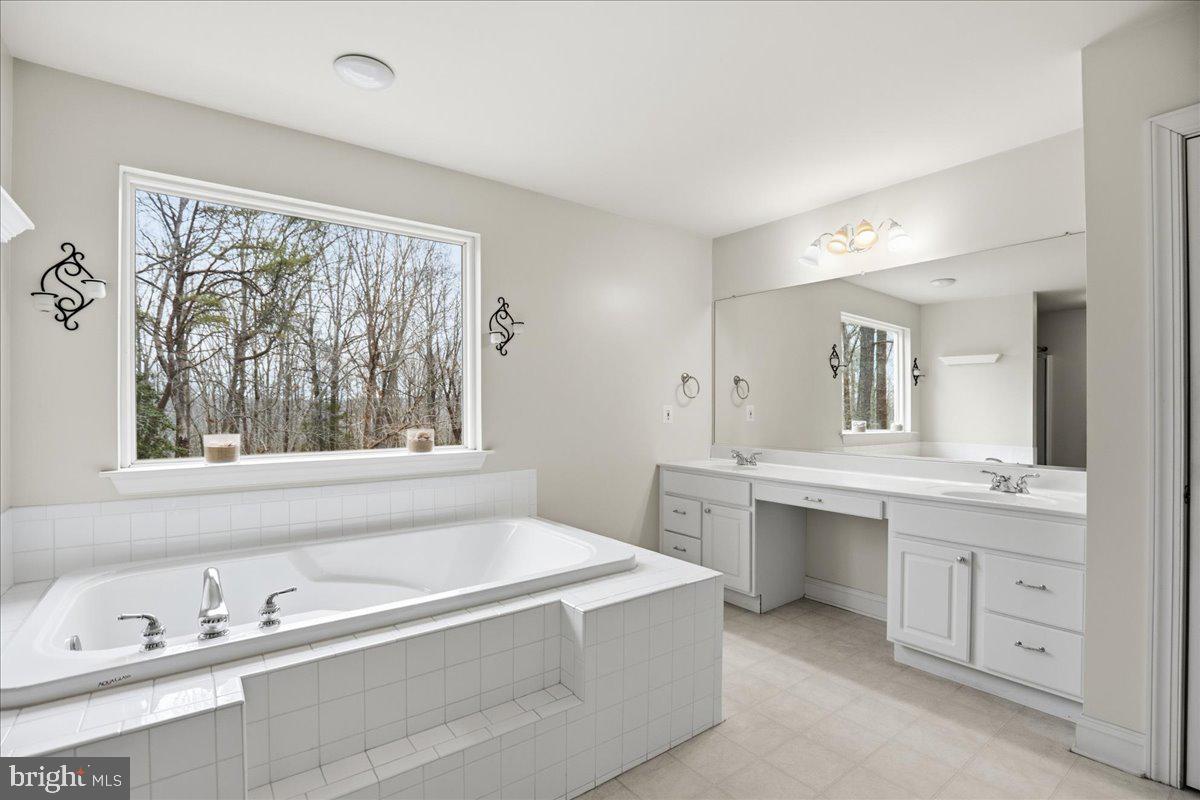 ST LEONARD SHORES - Residential