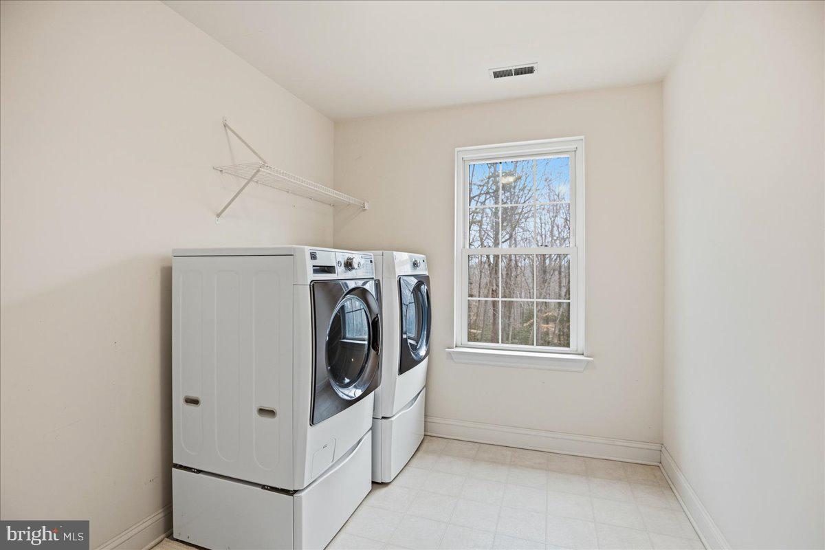 ST LEONARD SHORES - Residential