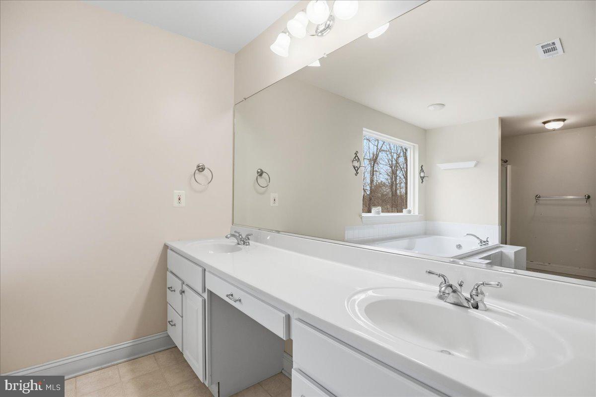 ST LEONARD SHORES - Residential