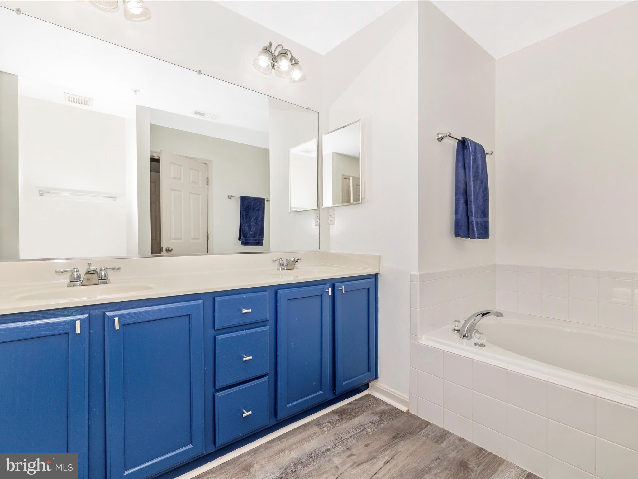 BALLENGER CREEK CENTER POND - Residential