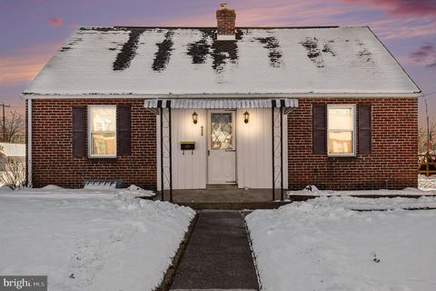 Photo of 928 N Washington Street, POTTSTOWN, PA 19464 (MLS # PAMC2165820)