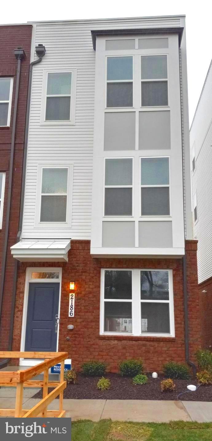 FARMSTEAD DISTRICT - Residential Lease