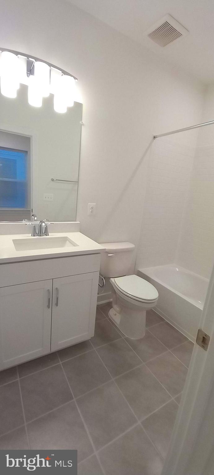 FARMSTEAD DISTRICT - Residential Lease