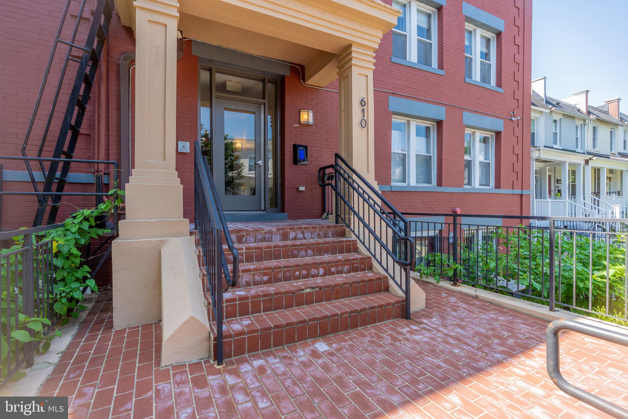 610 IRVING STREET NW 206
