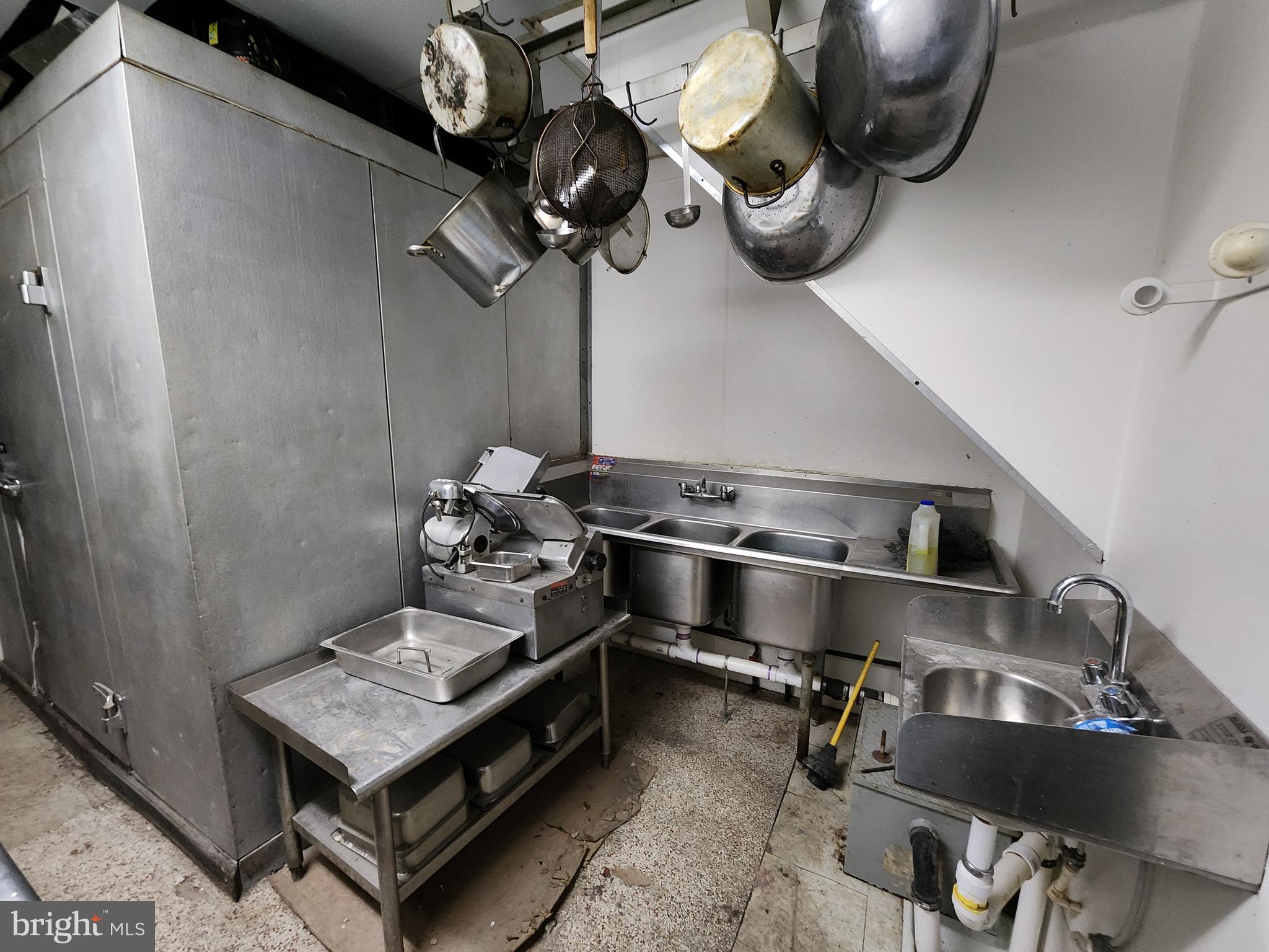 CARE - Commercial Sale