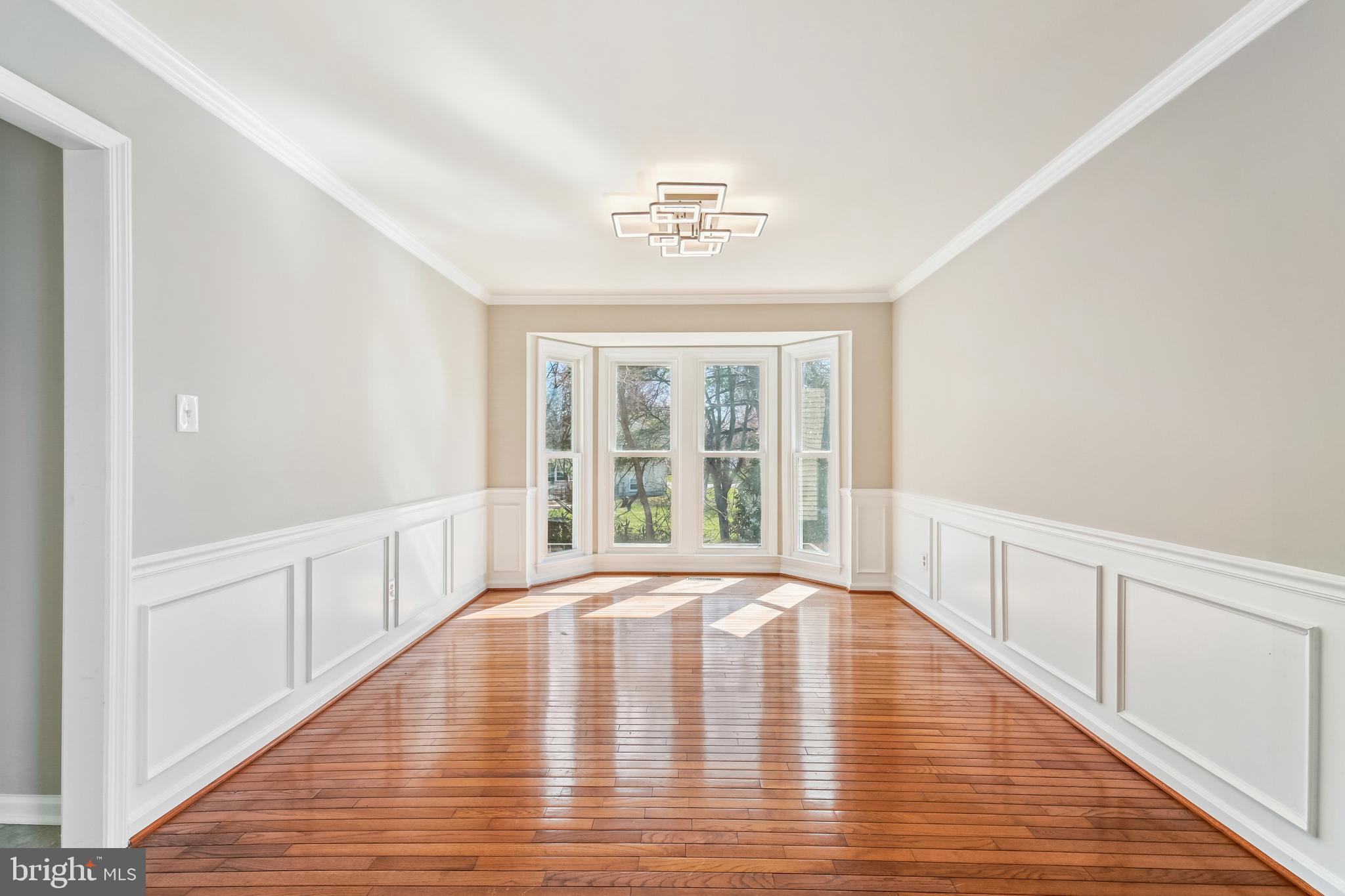 FOUR SEASONS - Residential