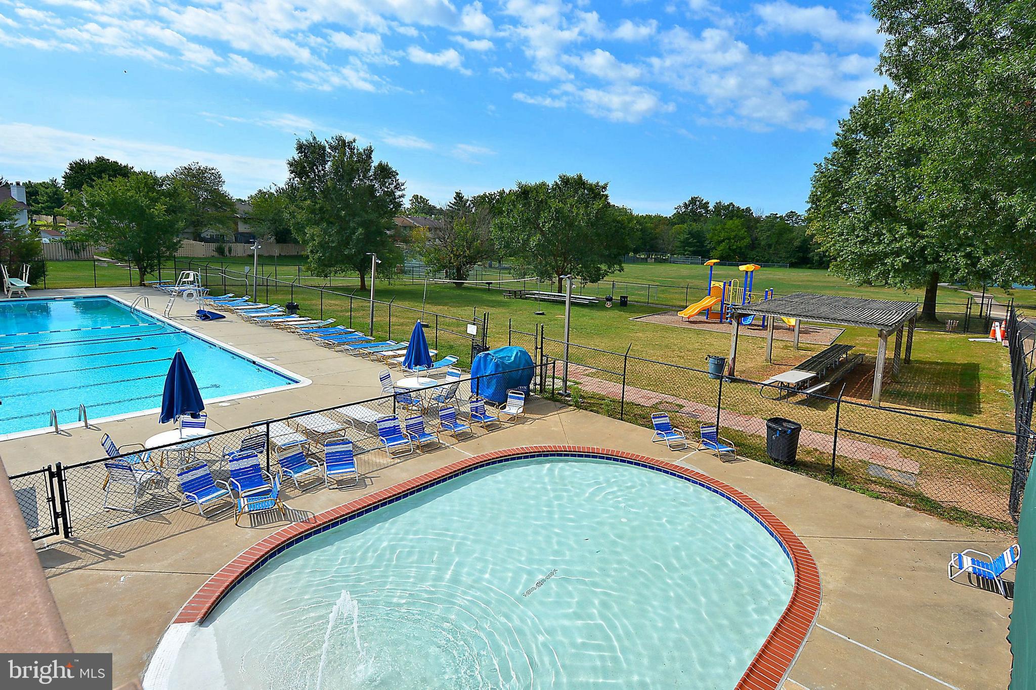 FOUR SEASONS - Residential