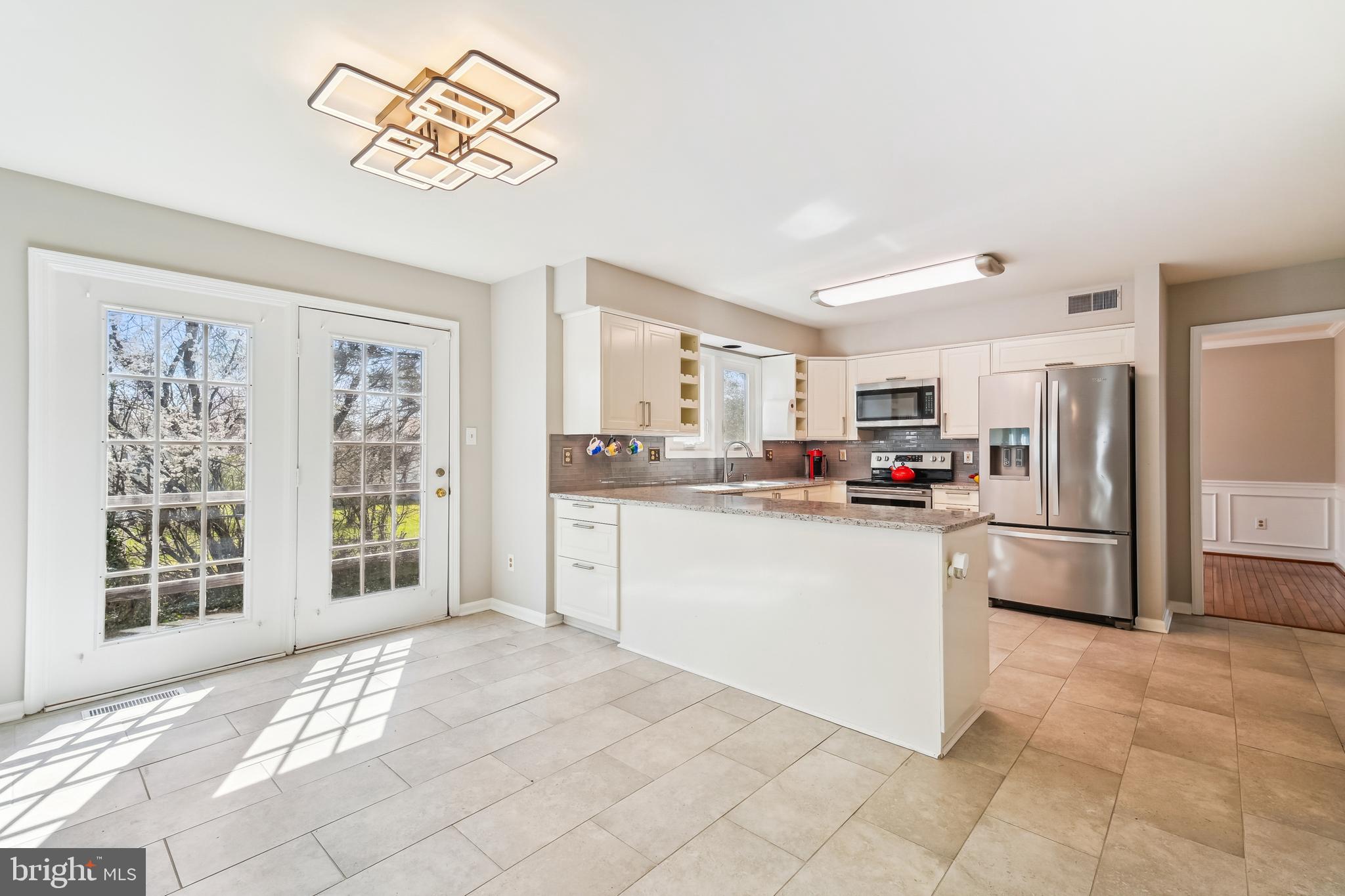 FOUR SEASONS - Residential