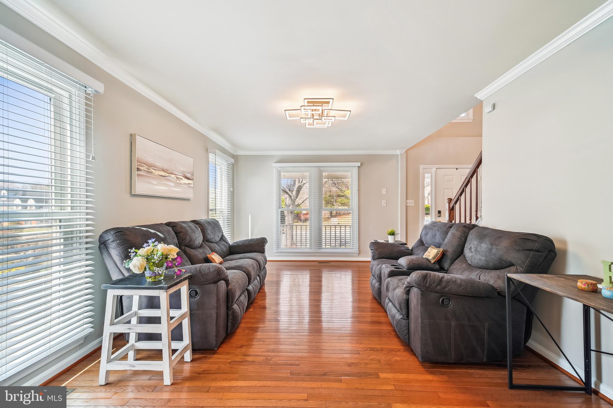 FOUR SEASONS - Residential