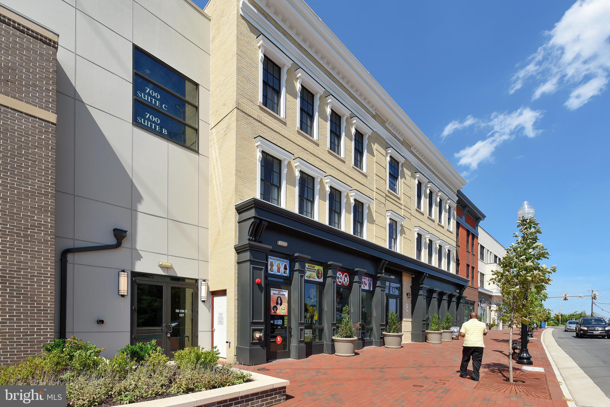 FOUR SEASONS - Residential