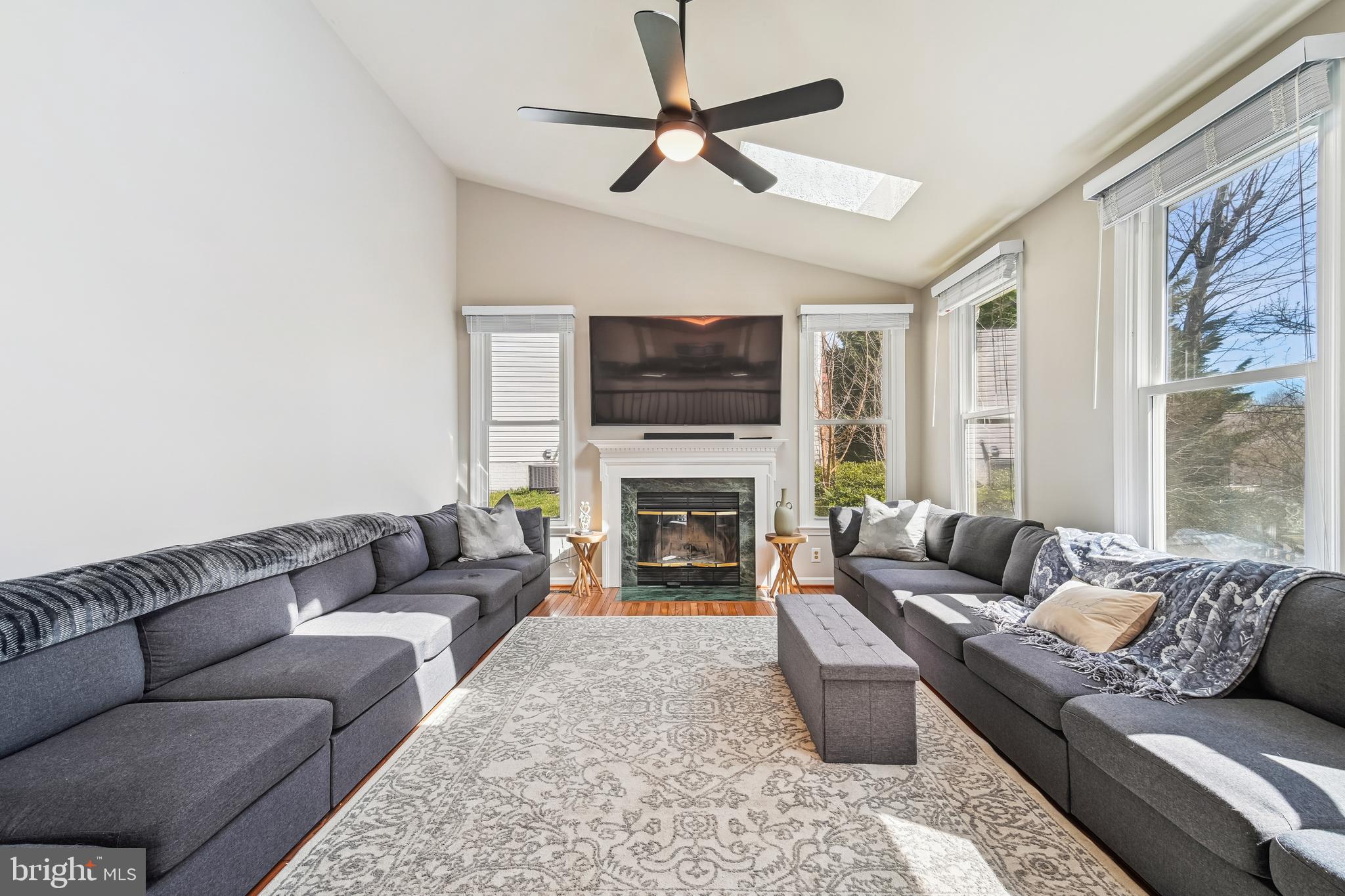 FOUR SEASONS - Residential