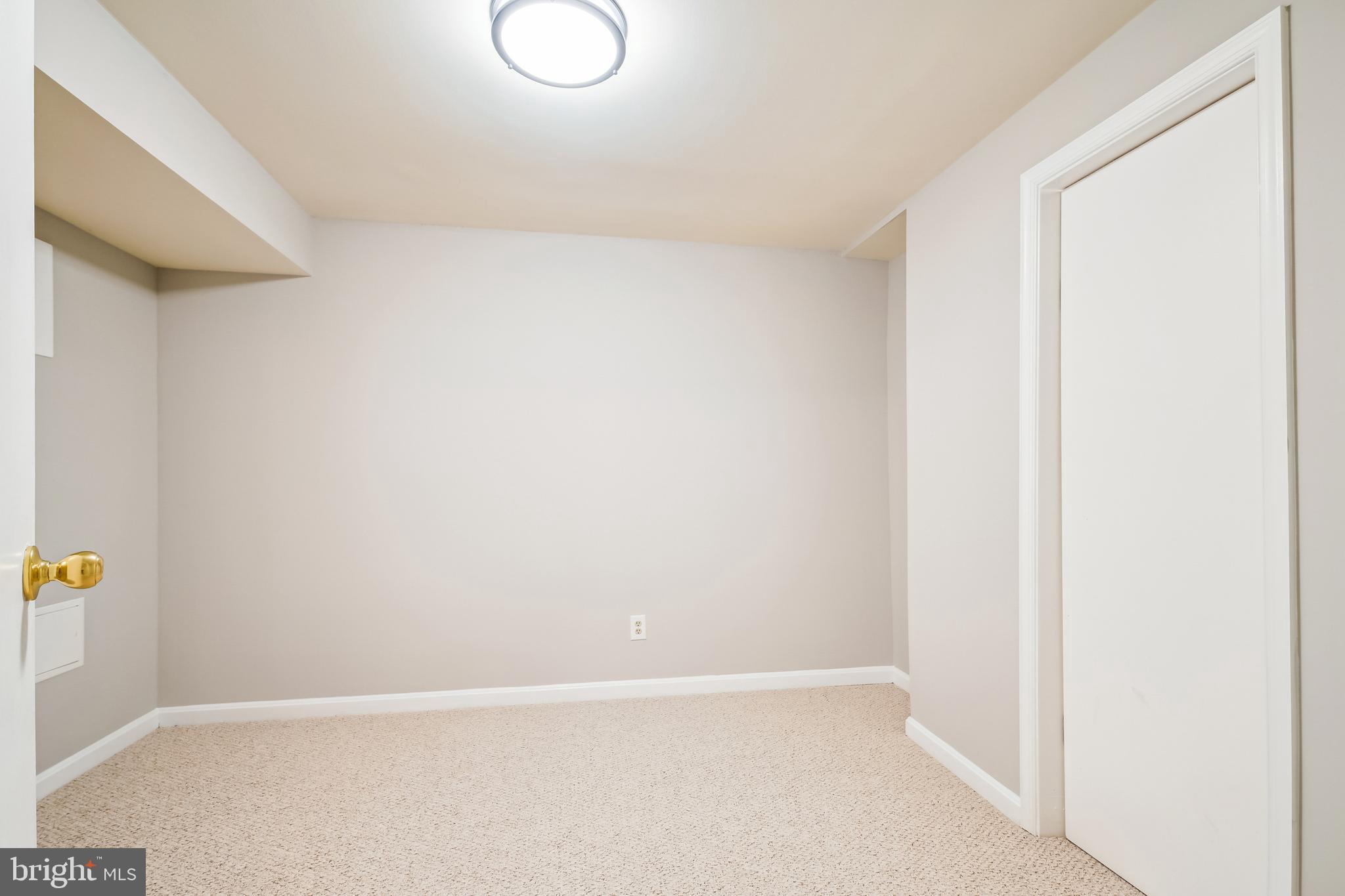 FOUR SEASONS - Residential