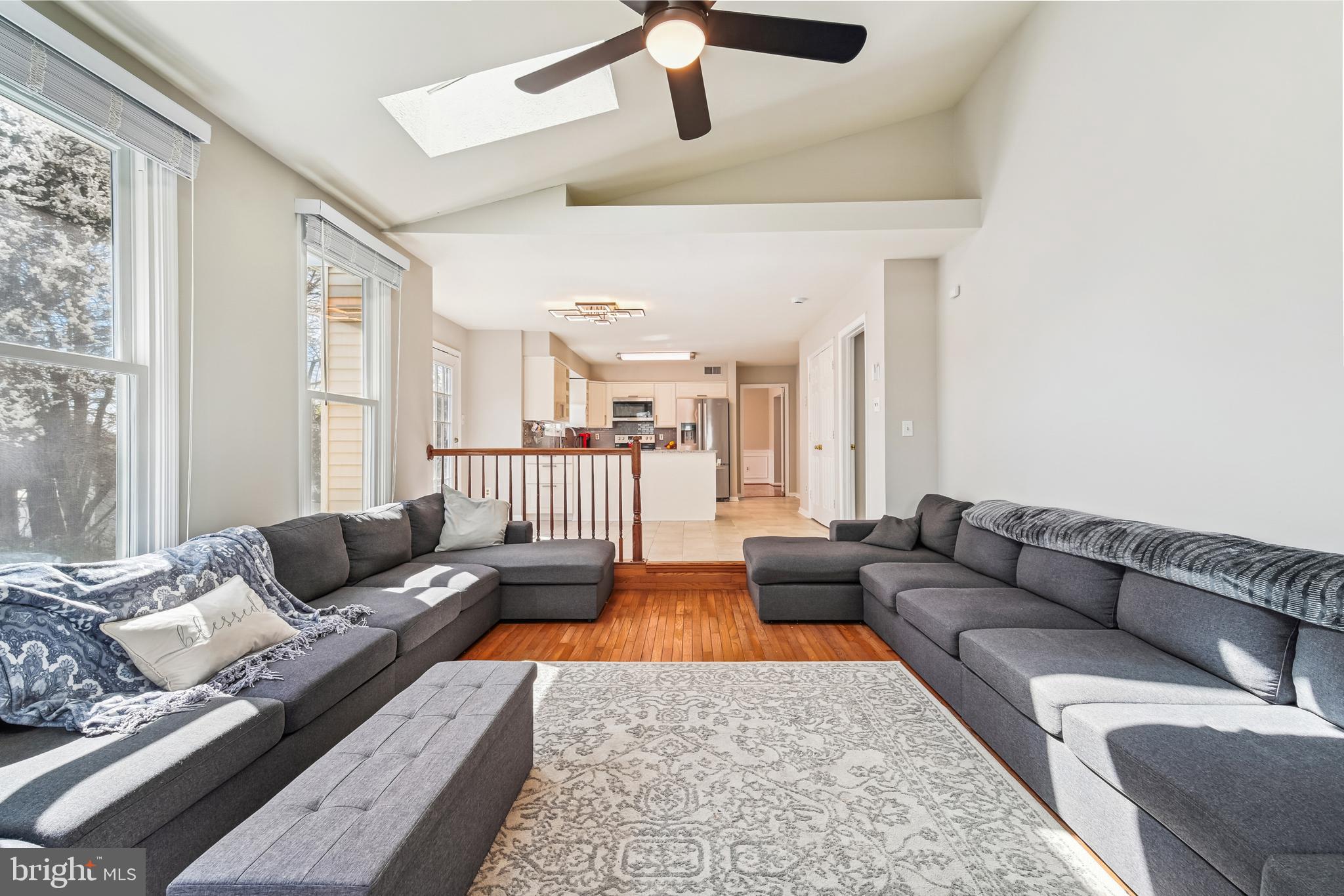 FOUR SEASONS - Residential