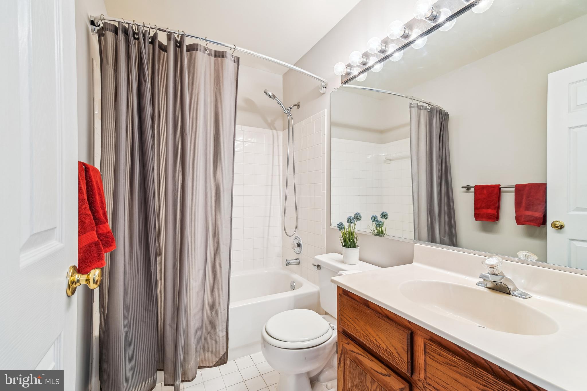 FOUR SEASONS - Residential