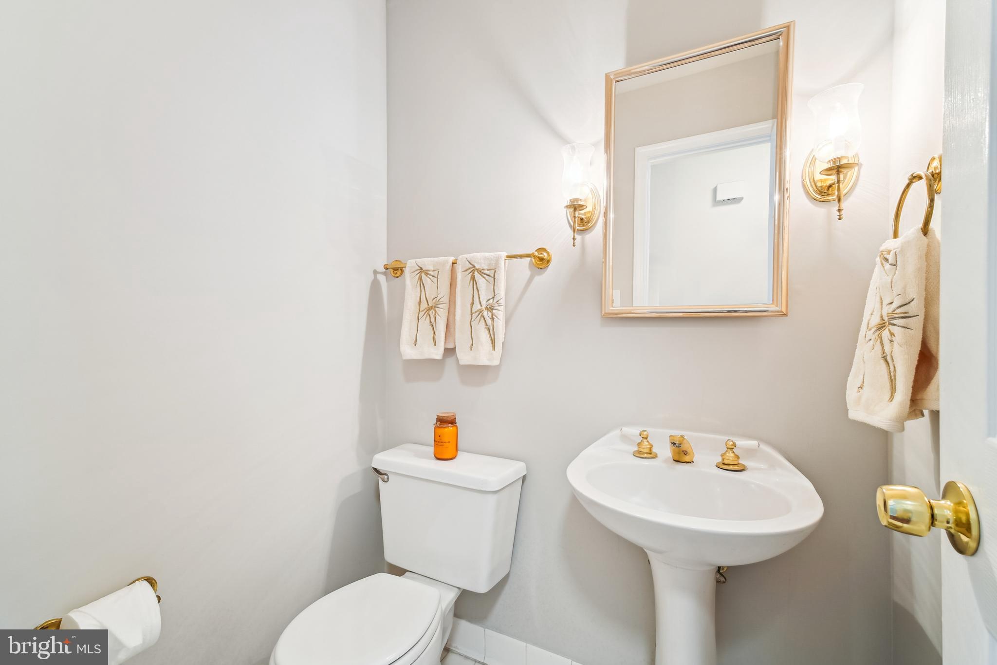 FOUR SEASONS - Residential