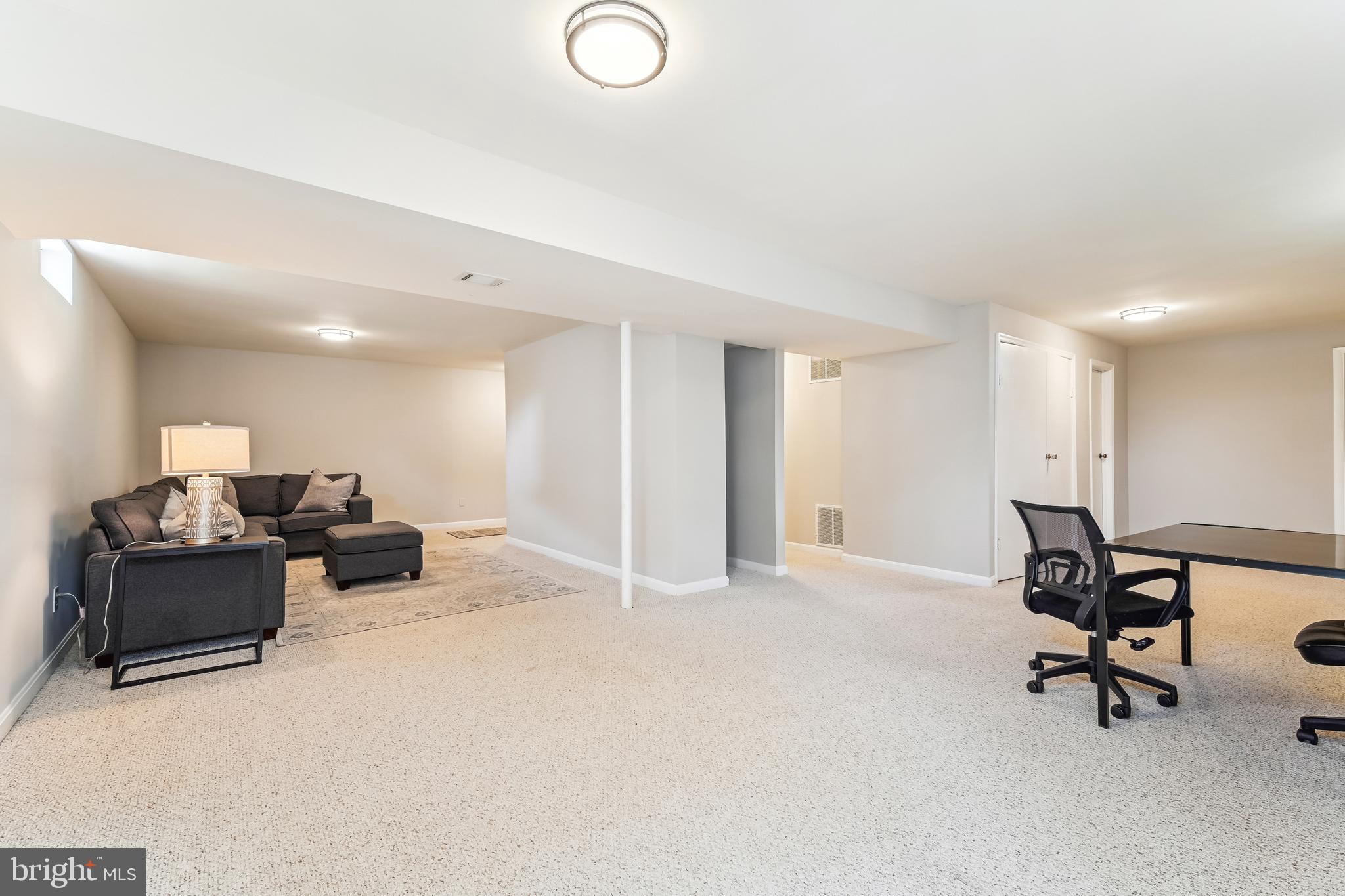 FOUR SEASONS - Residential