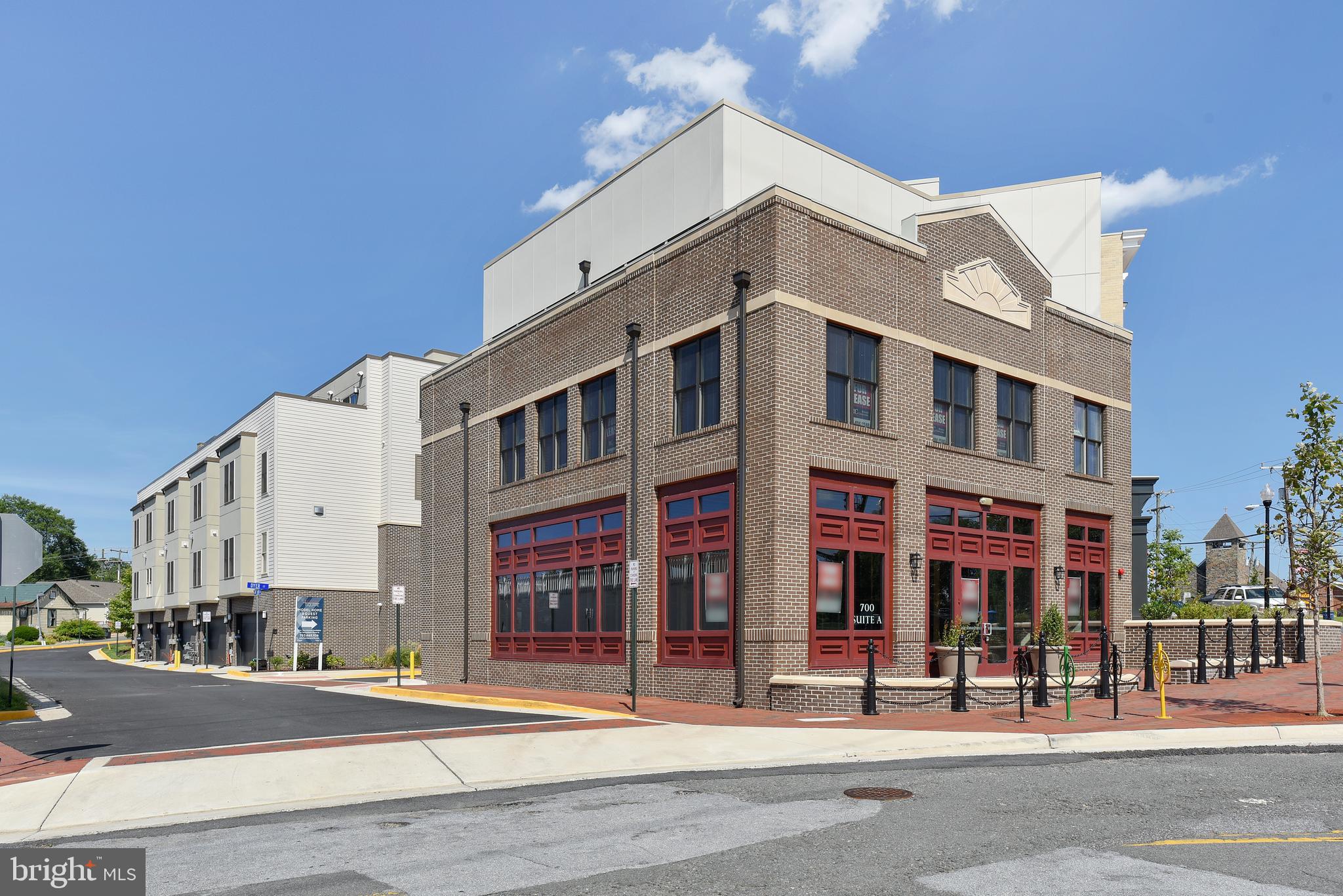 FOUR SEASONS - Residential