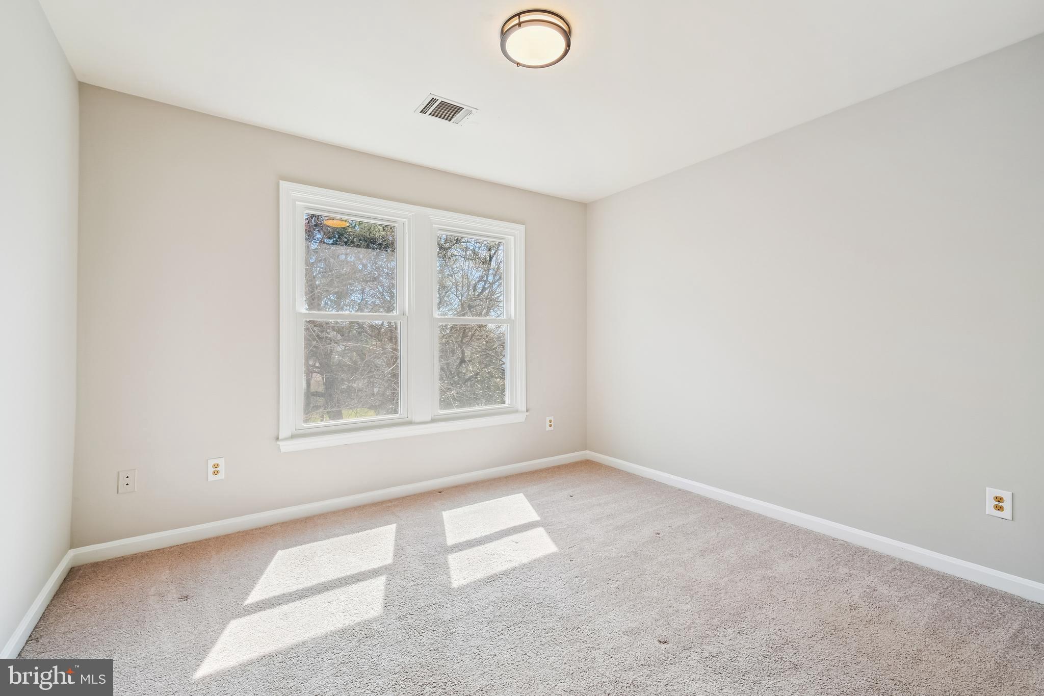 FOUR SEASONS - Residential