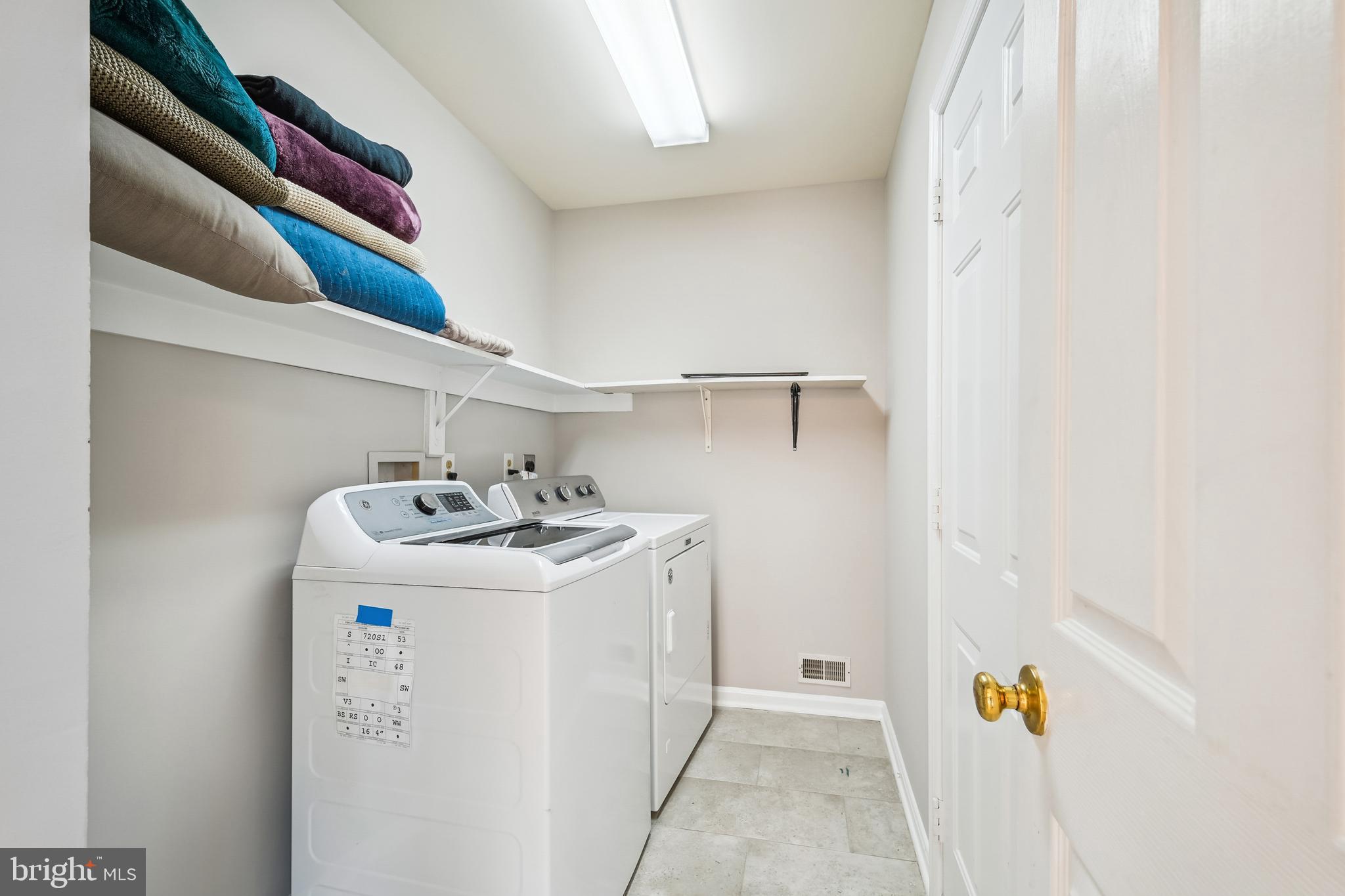 FOUR SEASONS - Residential