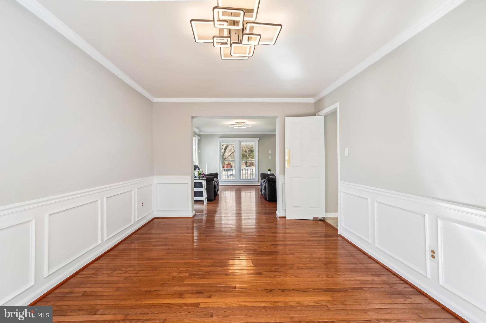 FOUR SEASONS - Residential