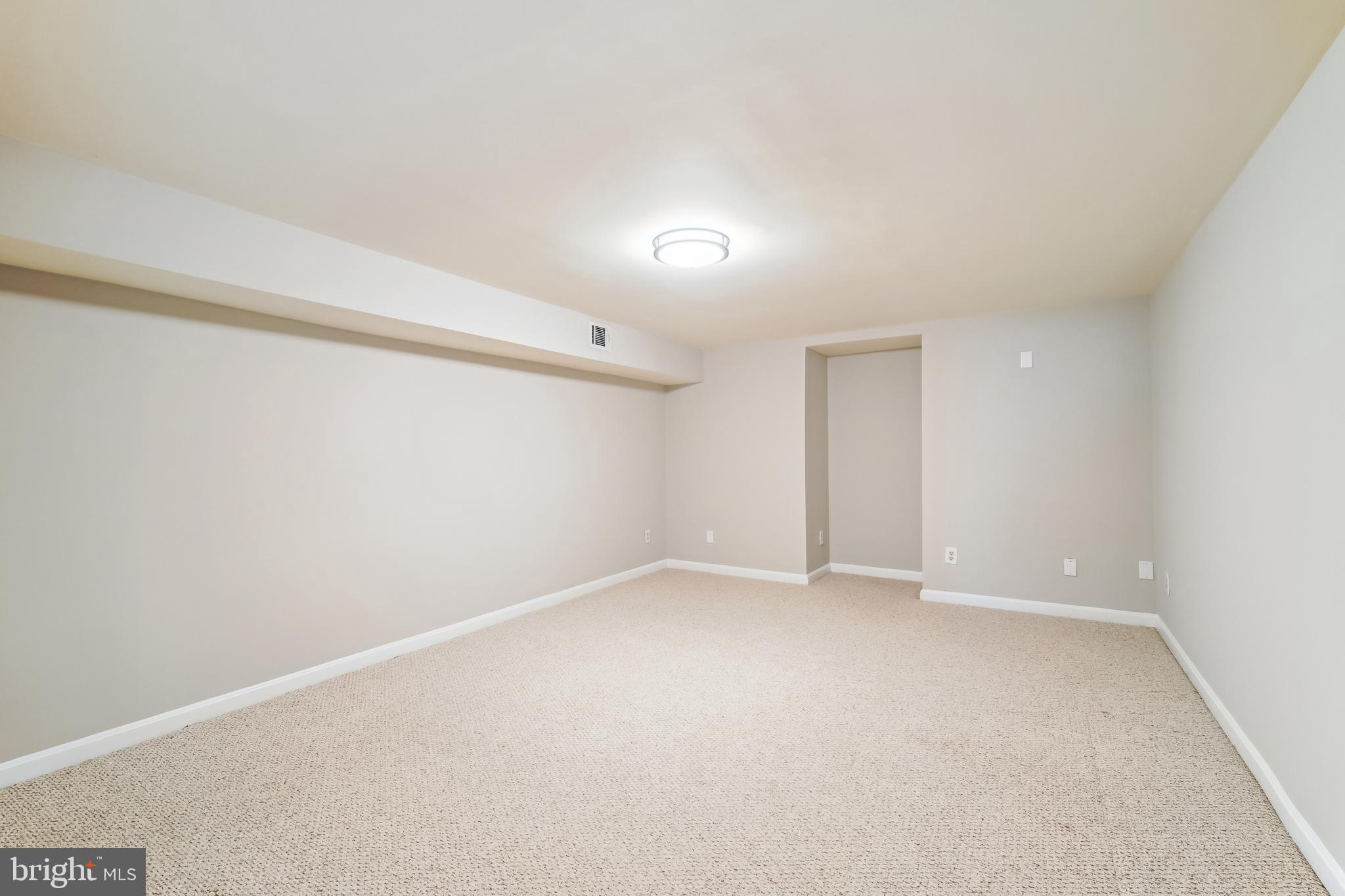 FOUR SEASONS - Residential