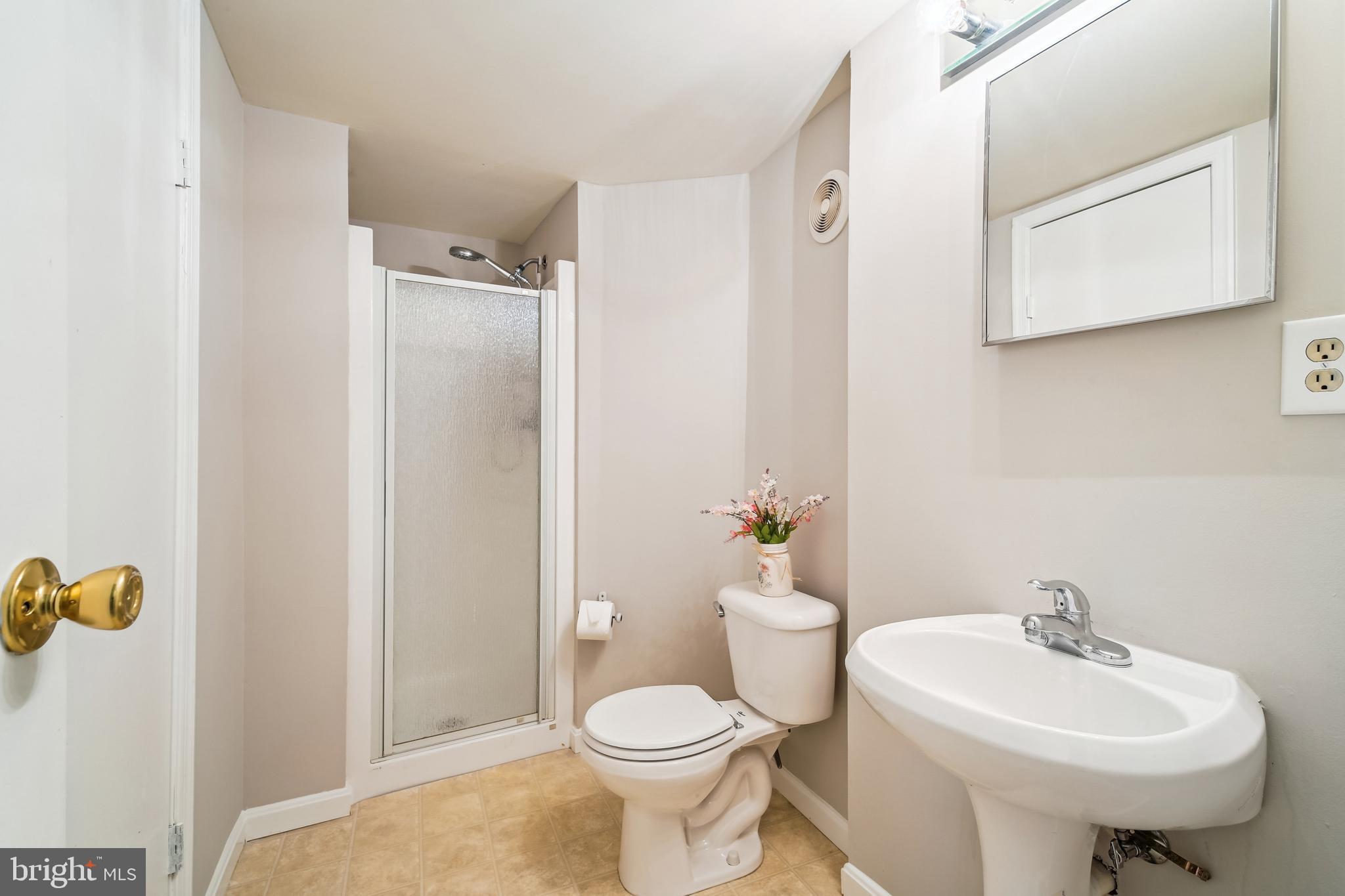 FOUR SEASONS - Residential