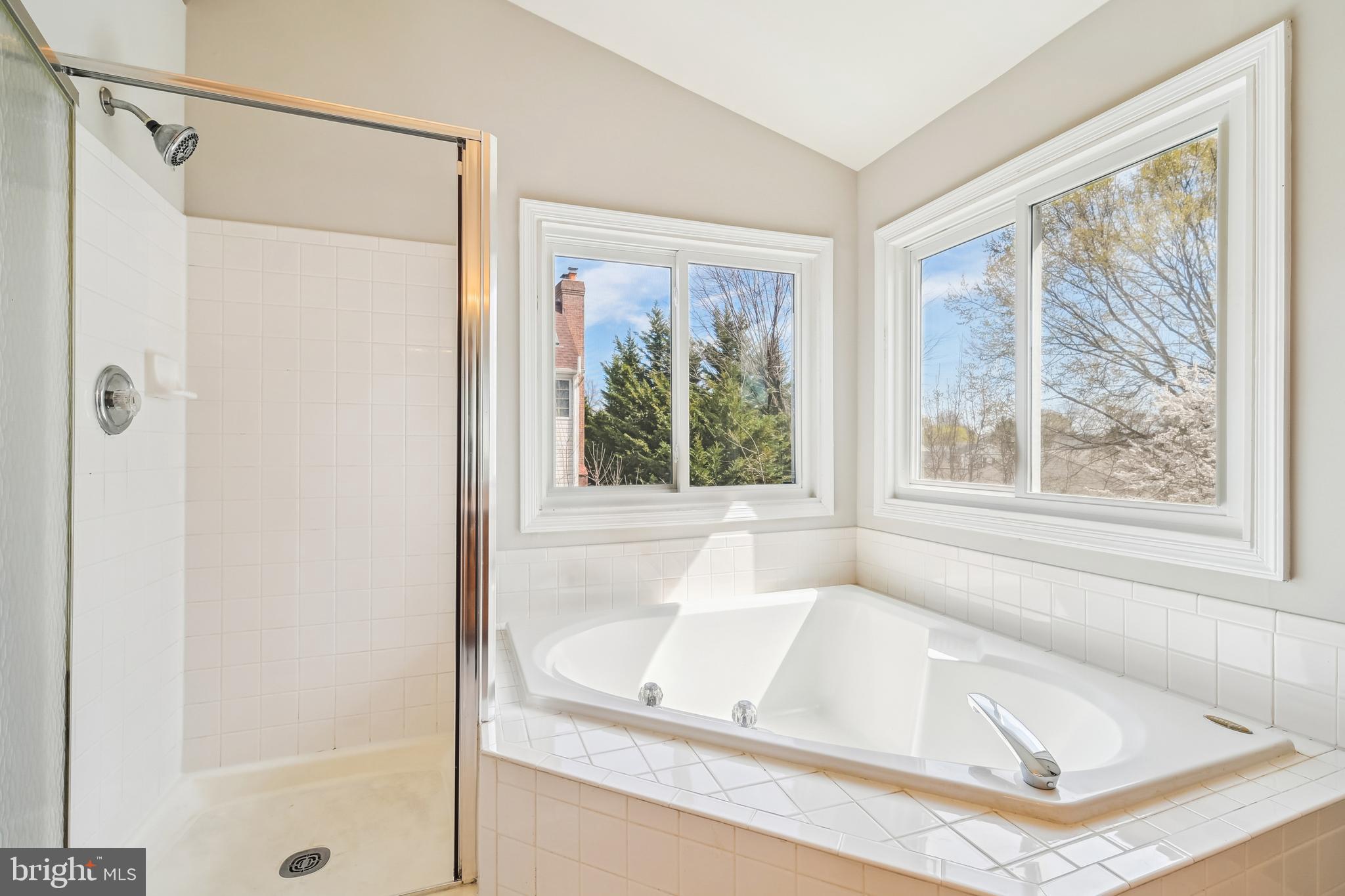 FOUR SEASONS - Residential