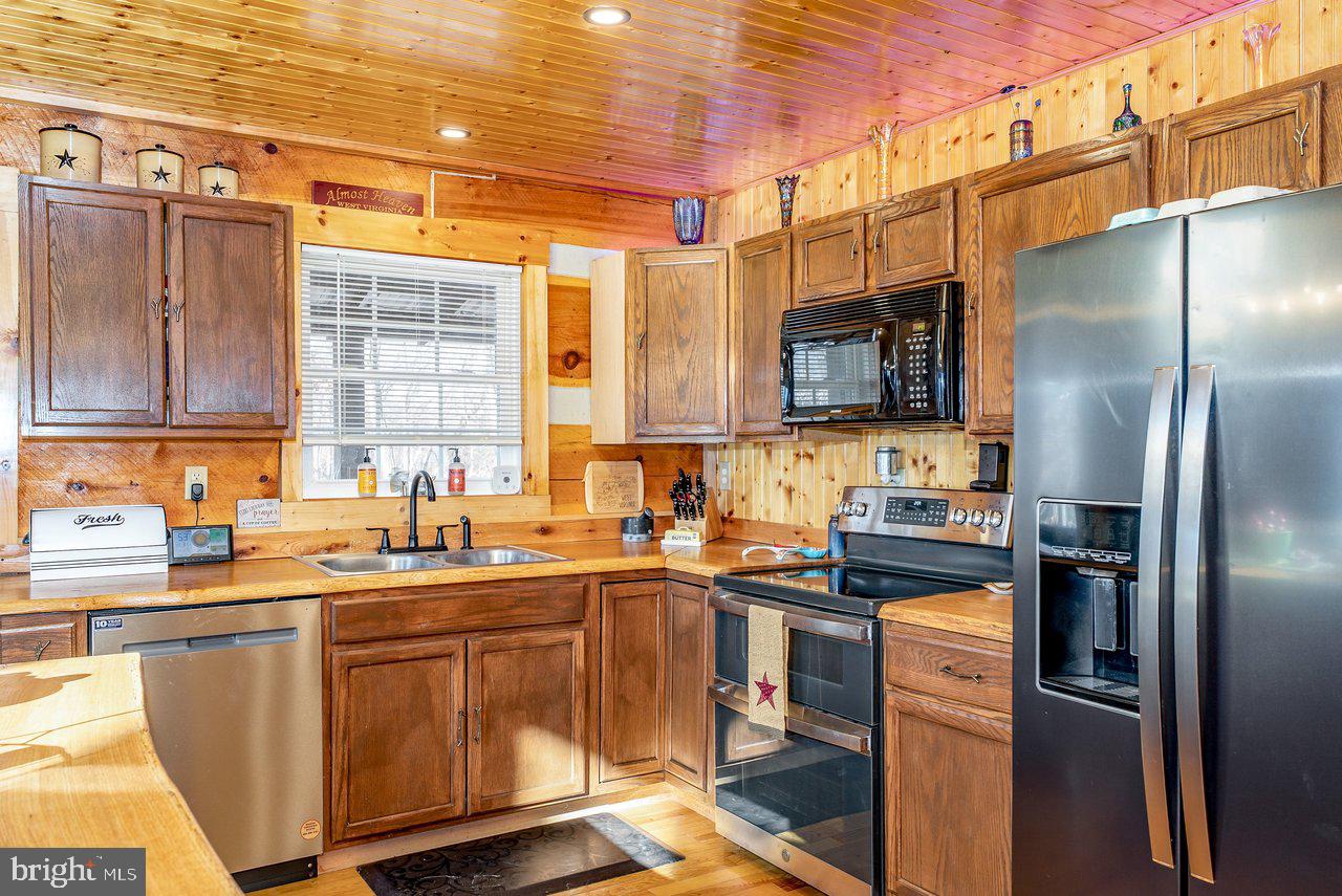 POTOMAC VALLEY OVERLOOK - Residential