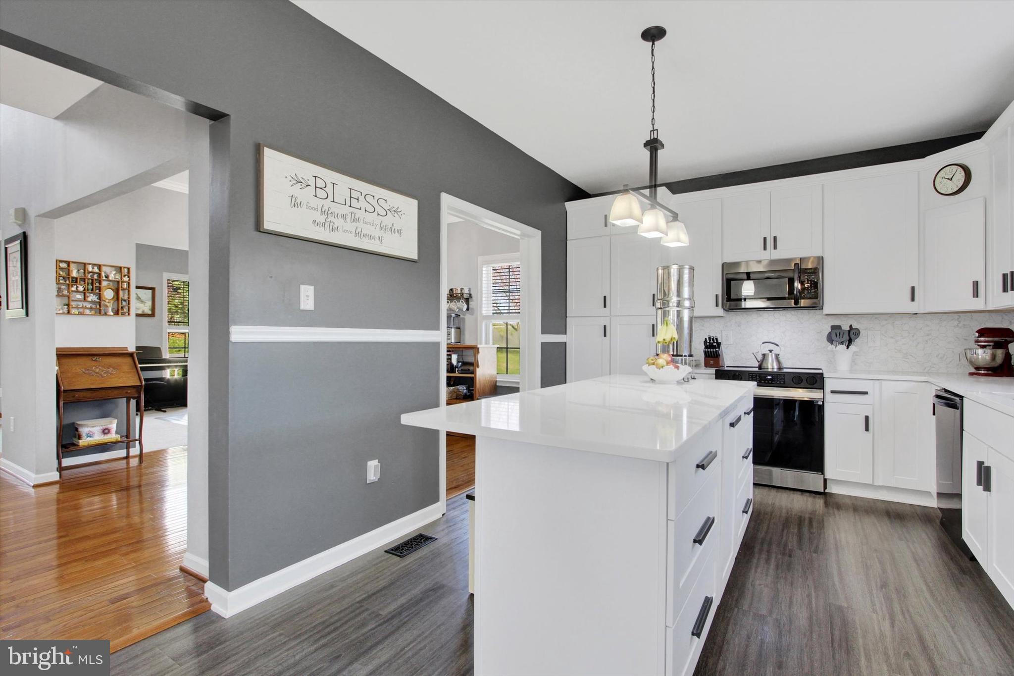 WHISPERING HILLS - Residential