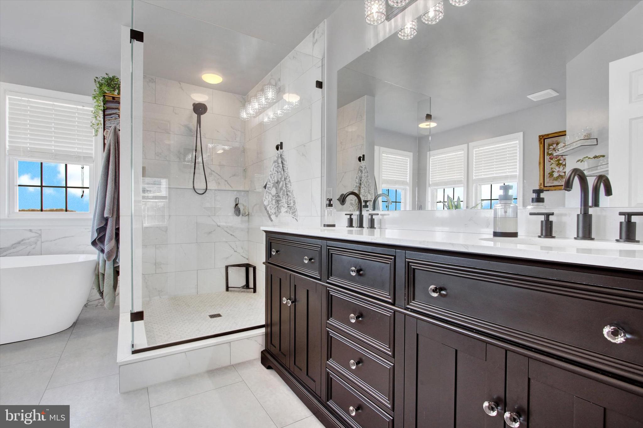 WHISPERING HILLS - Residential