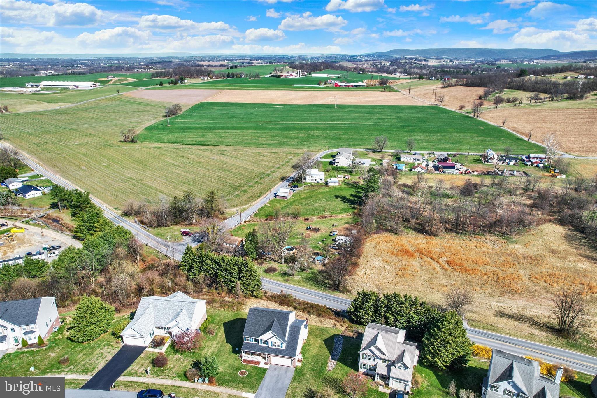 WHISPERING HILLS - Residential