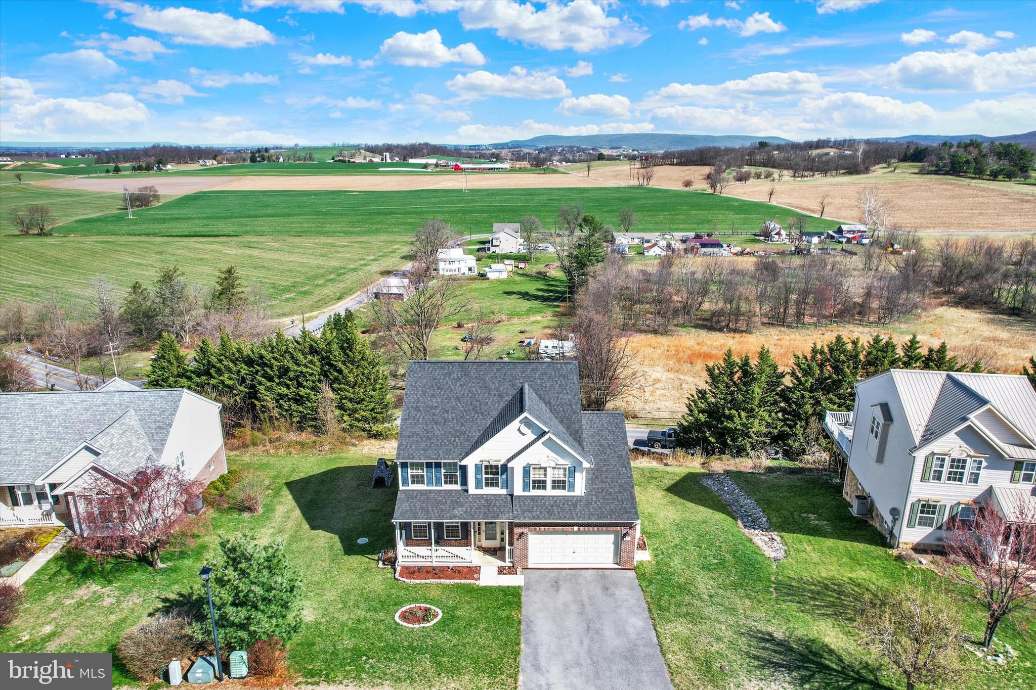 WHISPERING HILLS - Residential