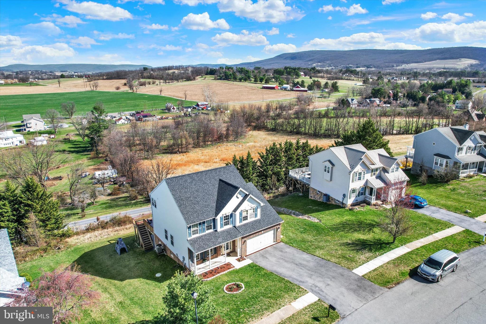 WHISPERING HILLS - Residential