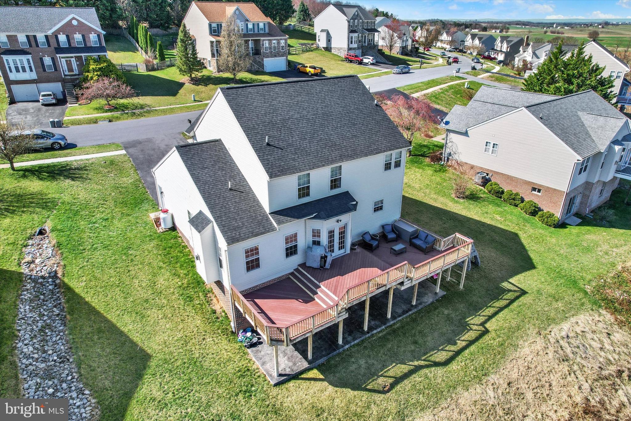 WHISPERING HILLS - Residential