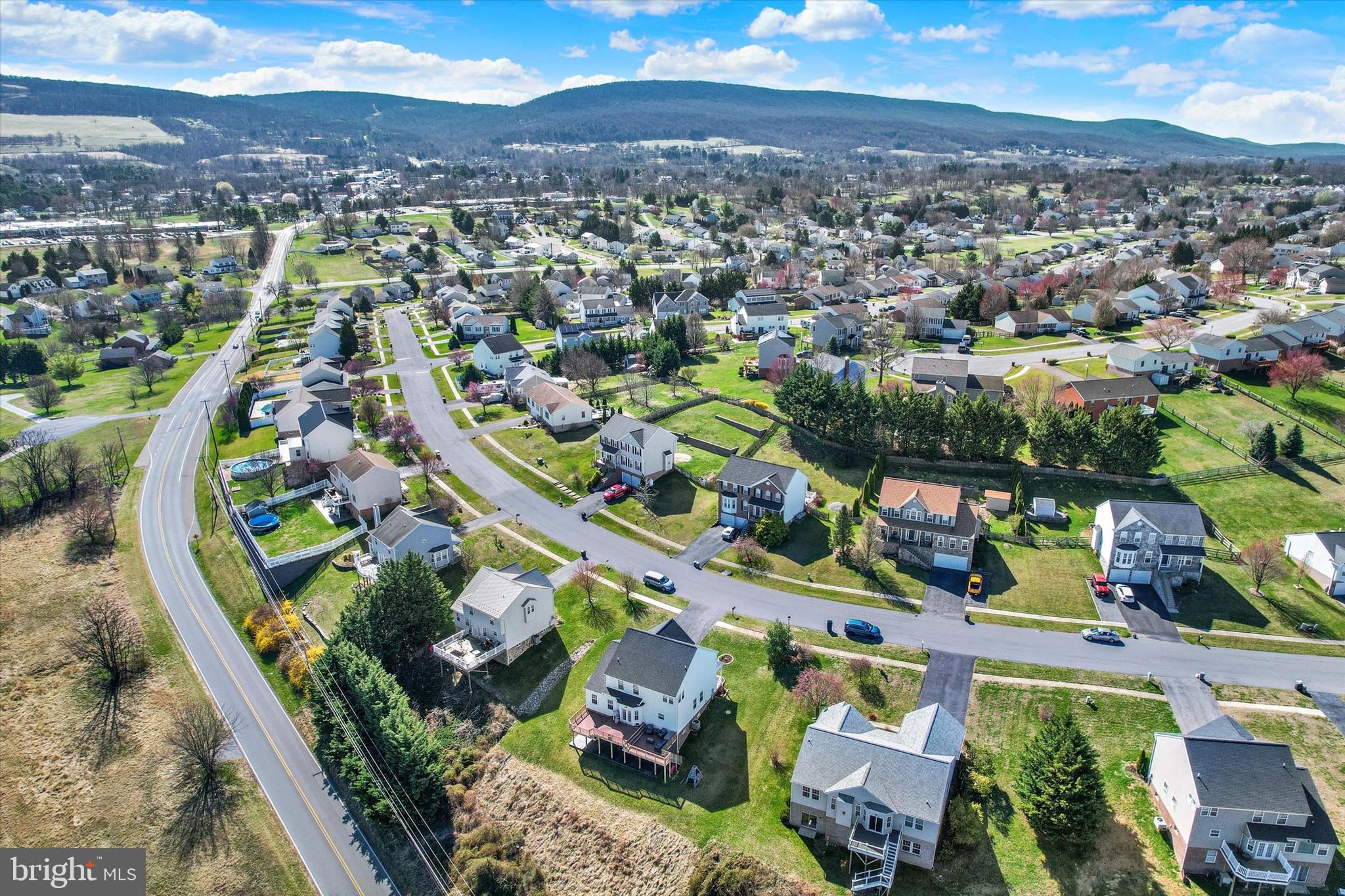 WHISPERING HILLS - Residential