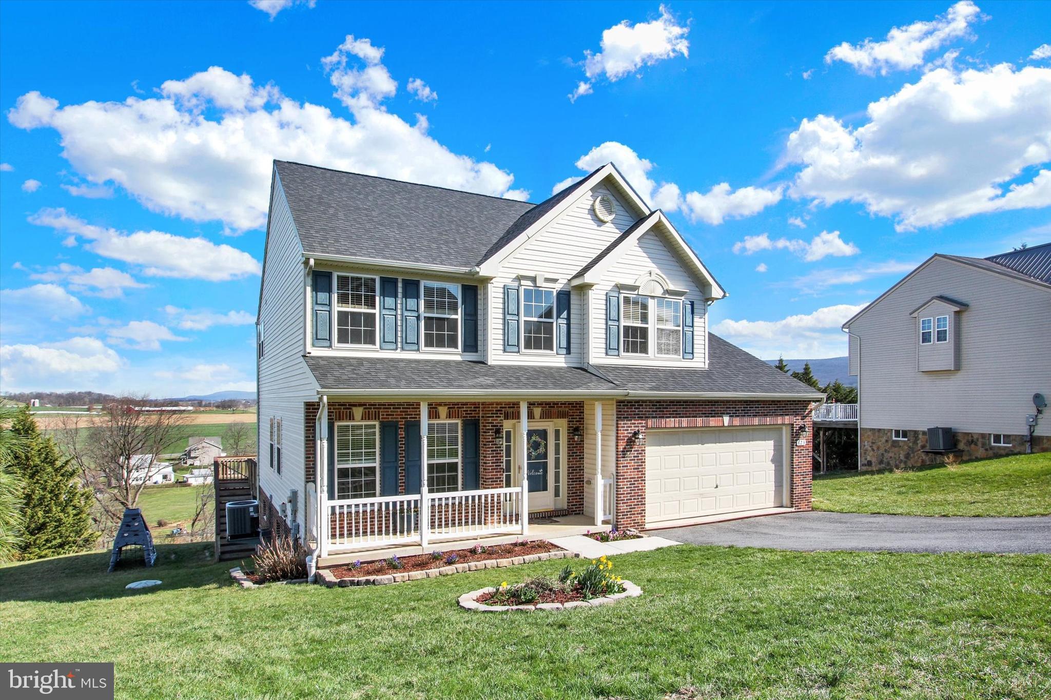 WHISPERING HILLS - Residential