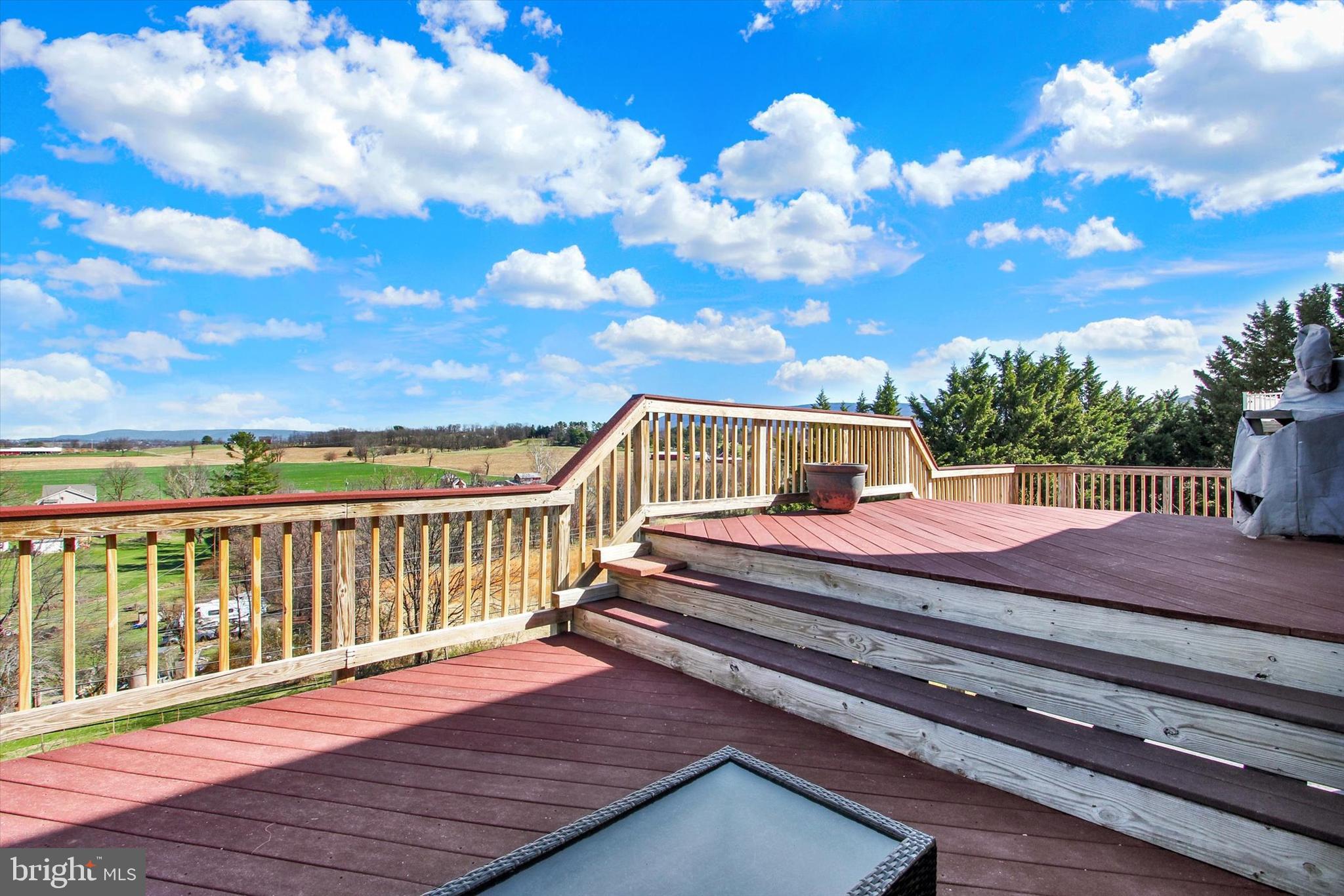 WHISPERING HILLS - Residential