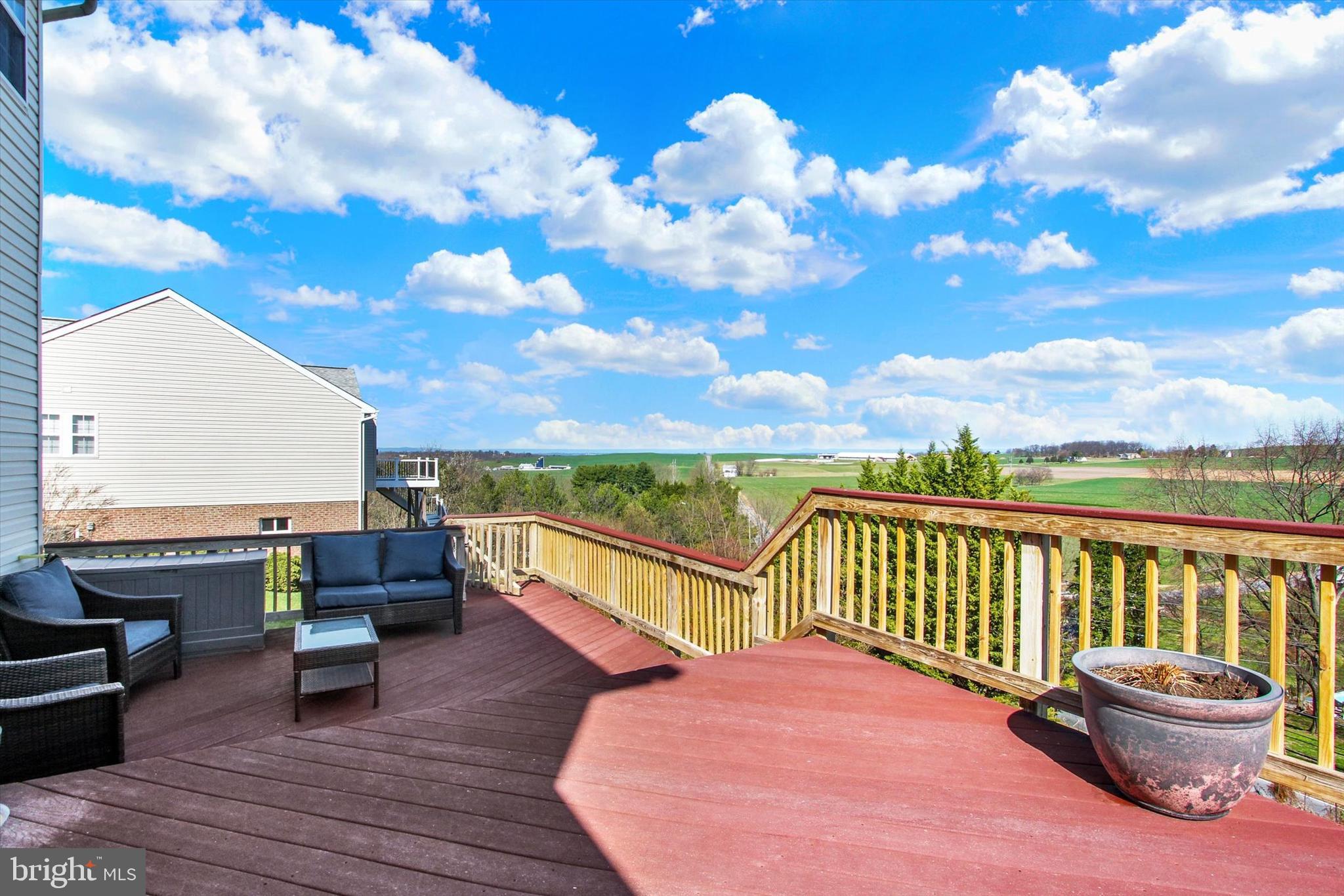 WHISPERING HILLS - Residential