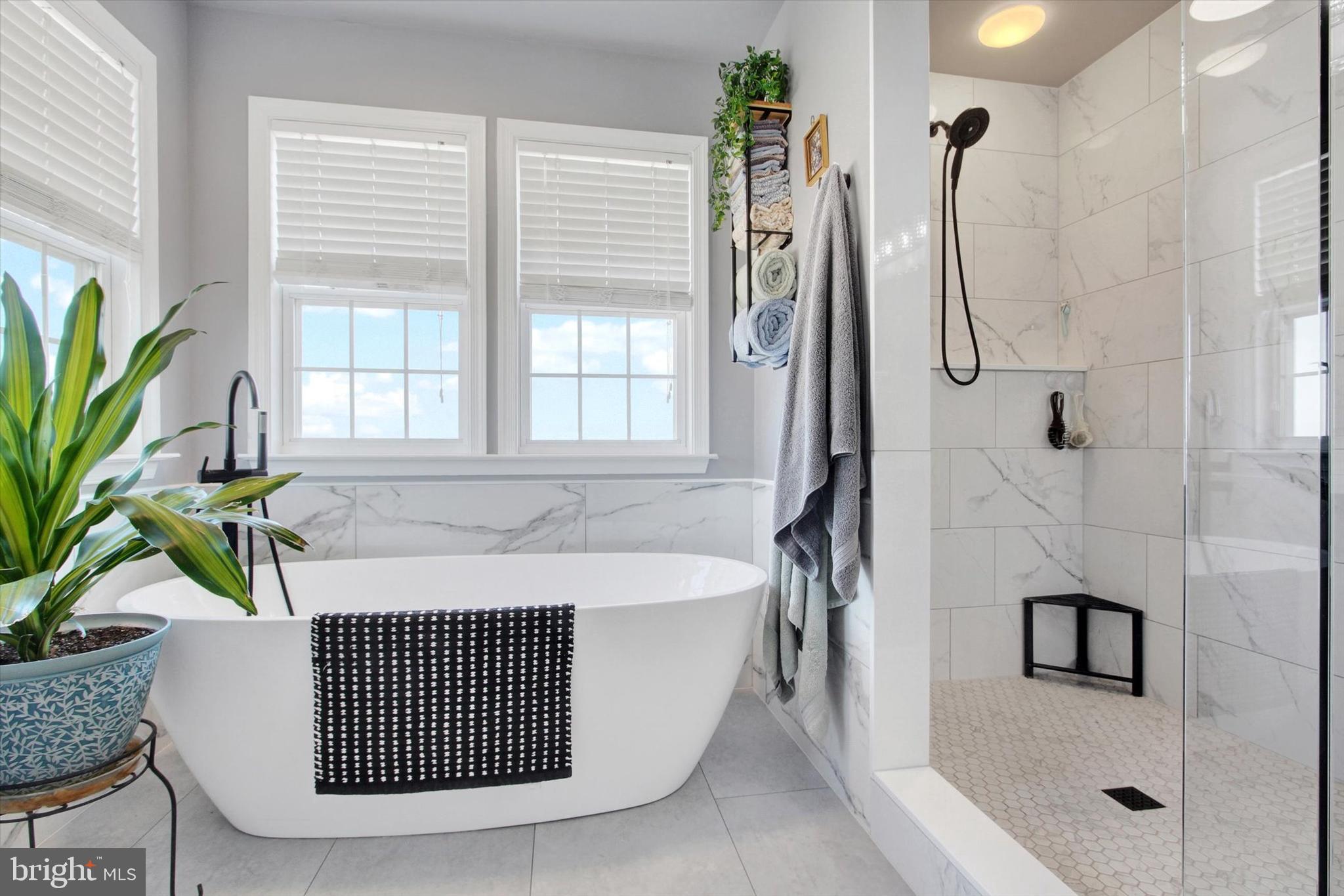 WHISPERING HILLS - Residential