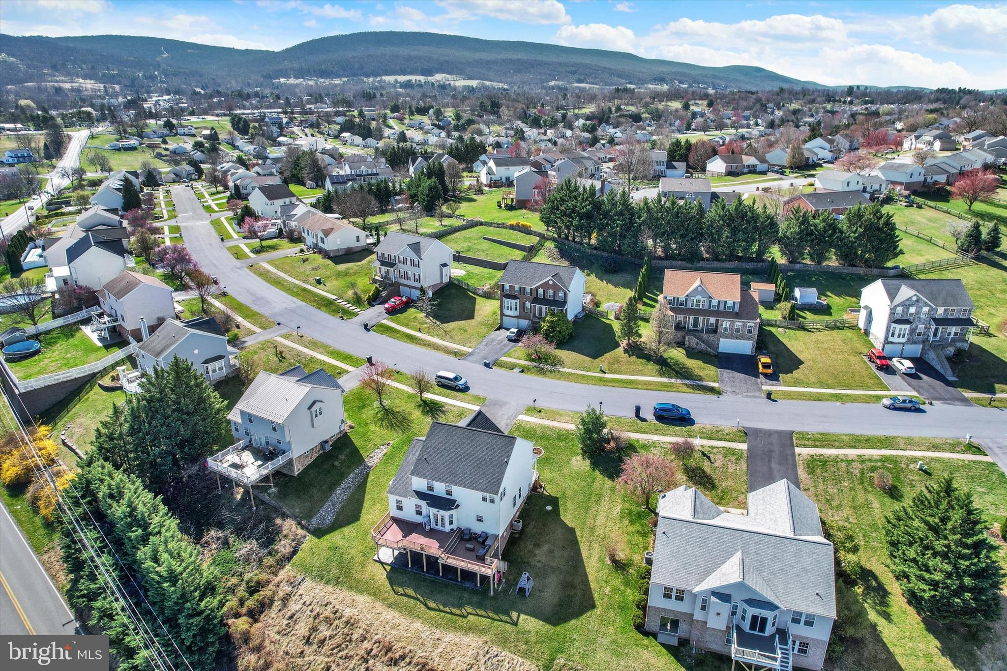 WHISPERING HILLS - Residential